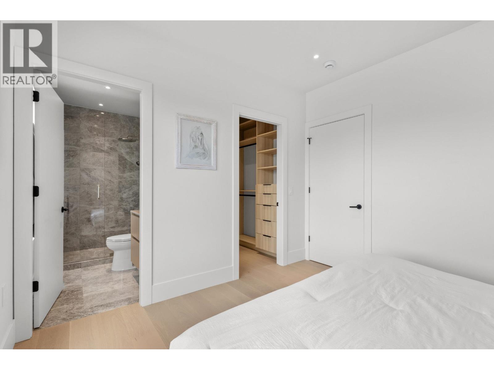 2 2425 Kitchener Street Property Photo 19
