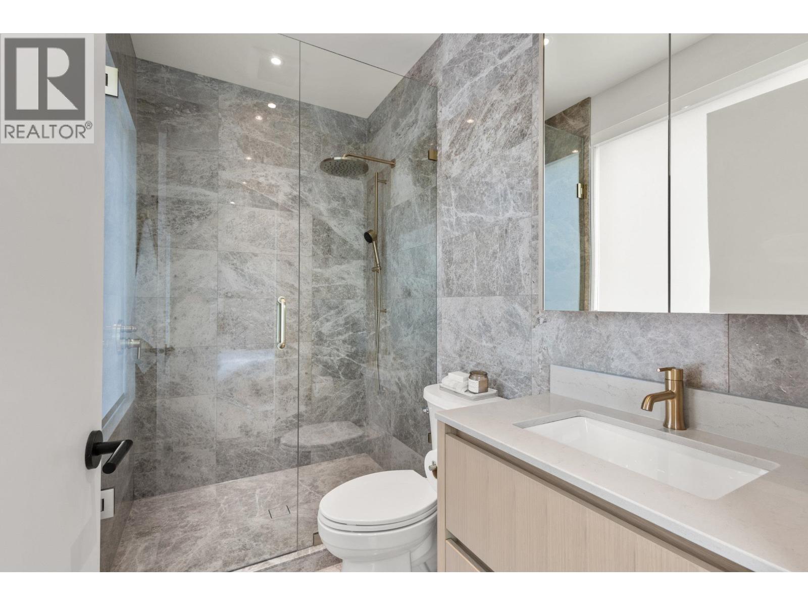 2 2425 Kitchener Street Property Photo 20