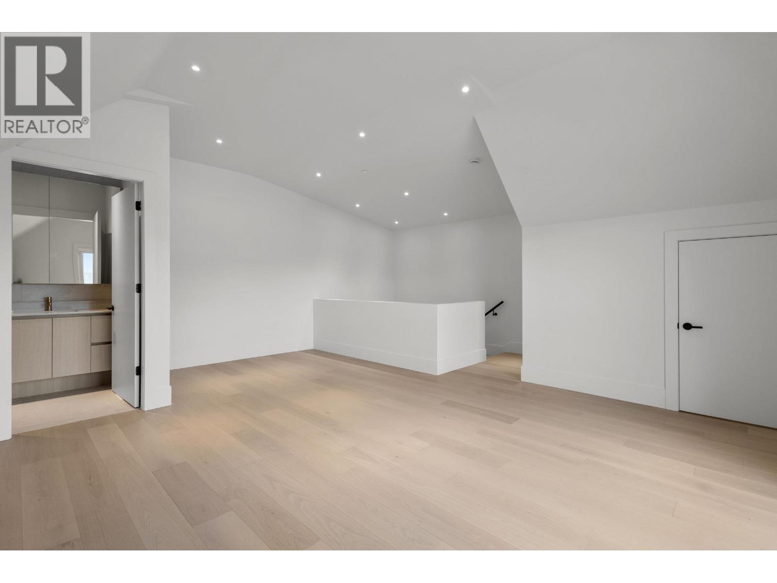 2 2425 Kitchener Street Property Photo 25