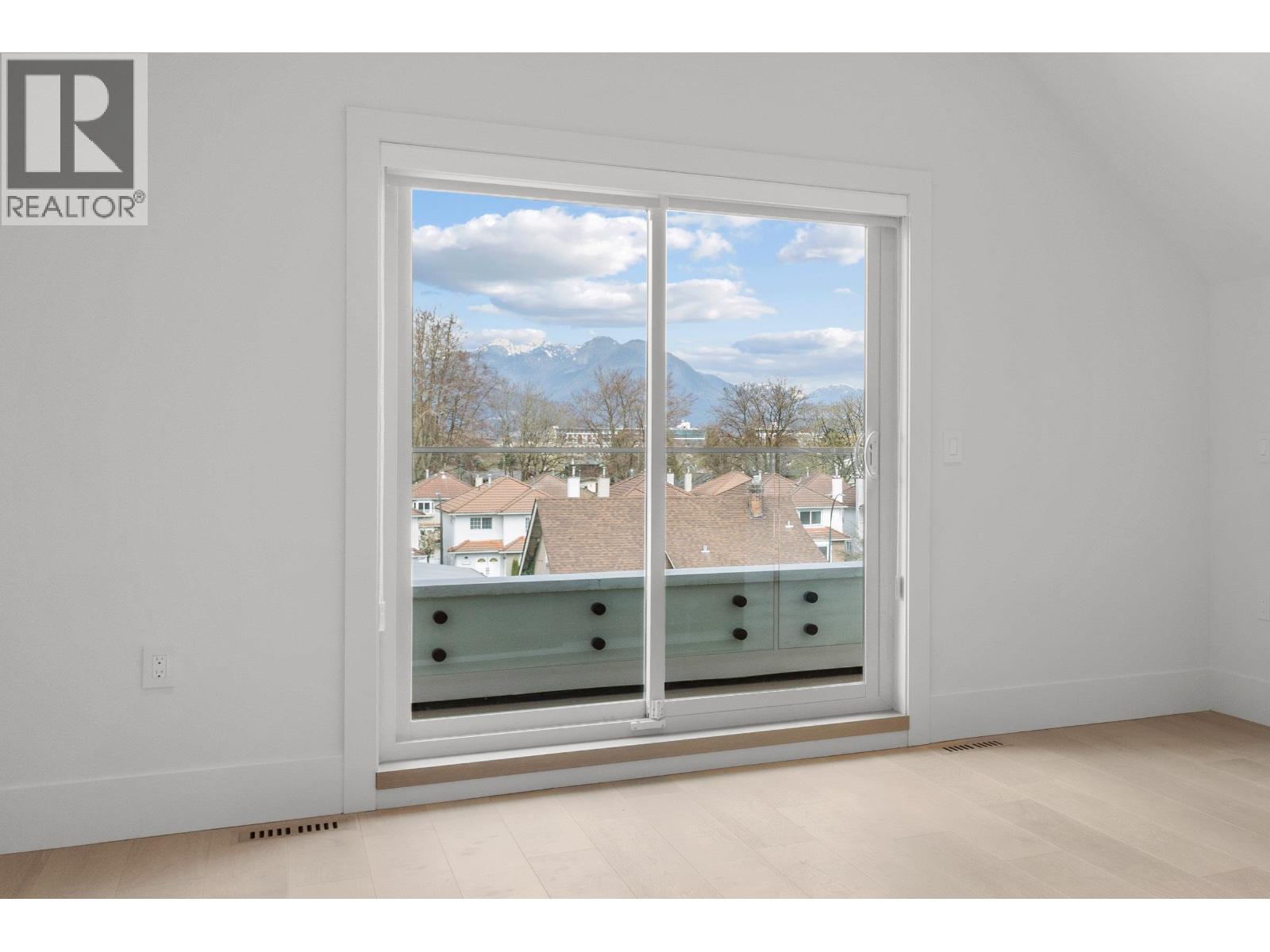 2 2425 Kitchener Street Property Photo 26