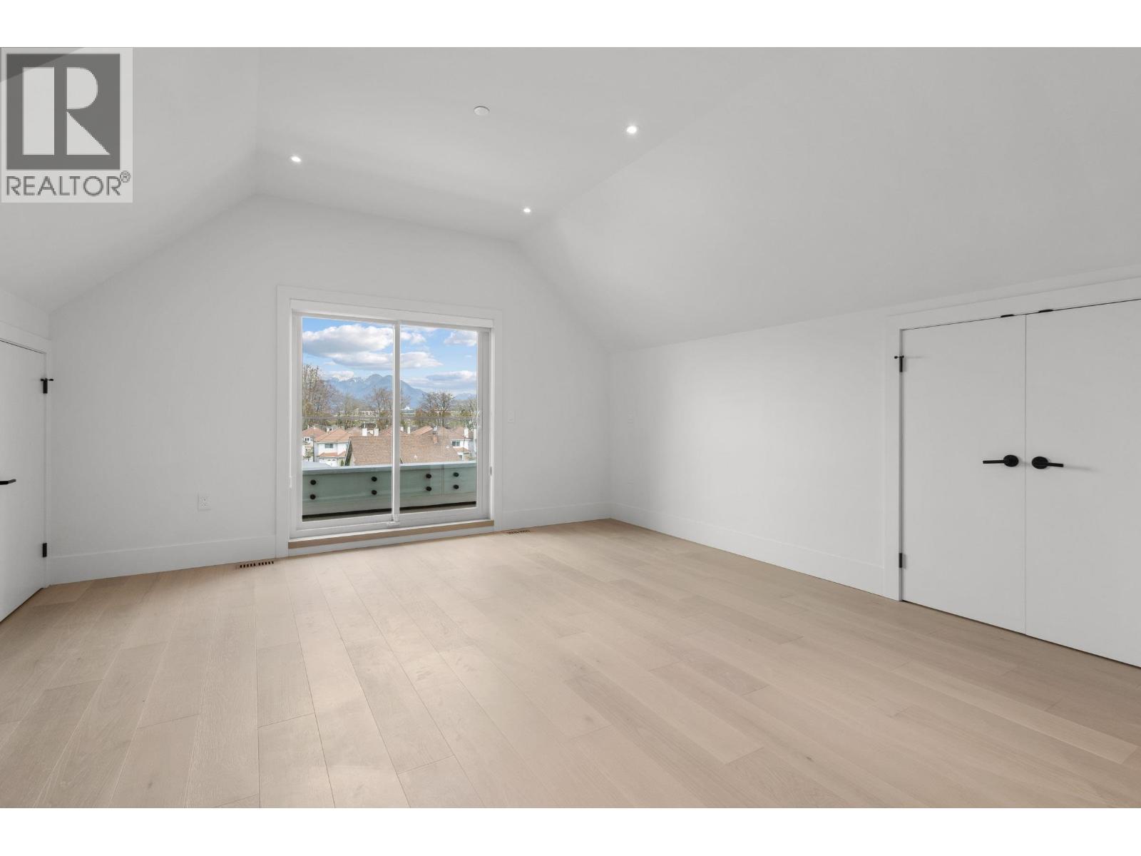 2 2425 Kitchener Street Property Photo 27