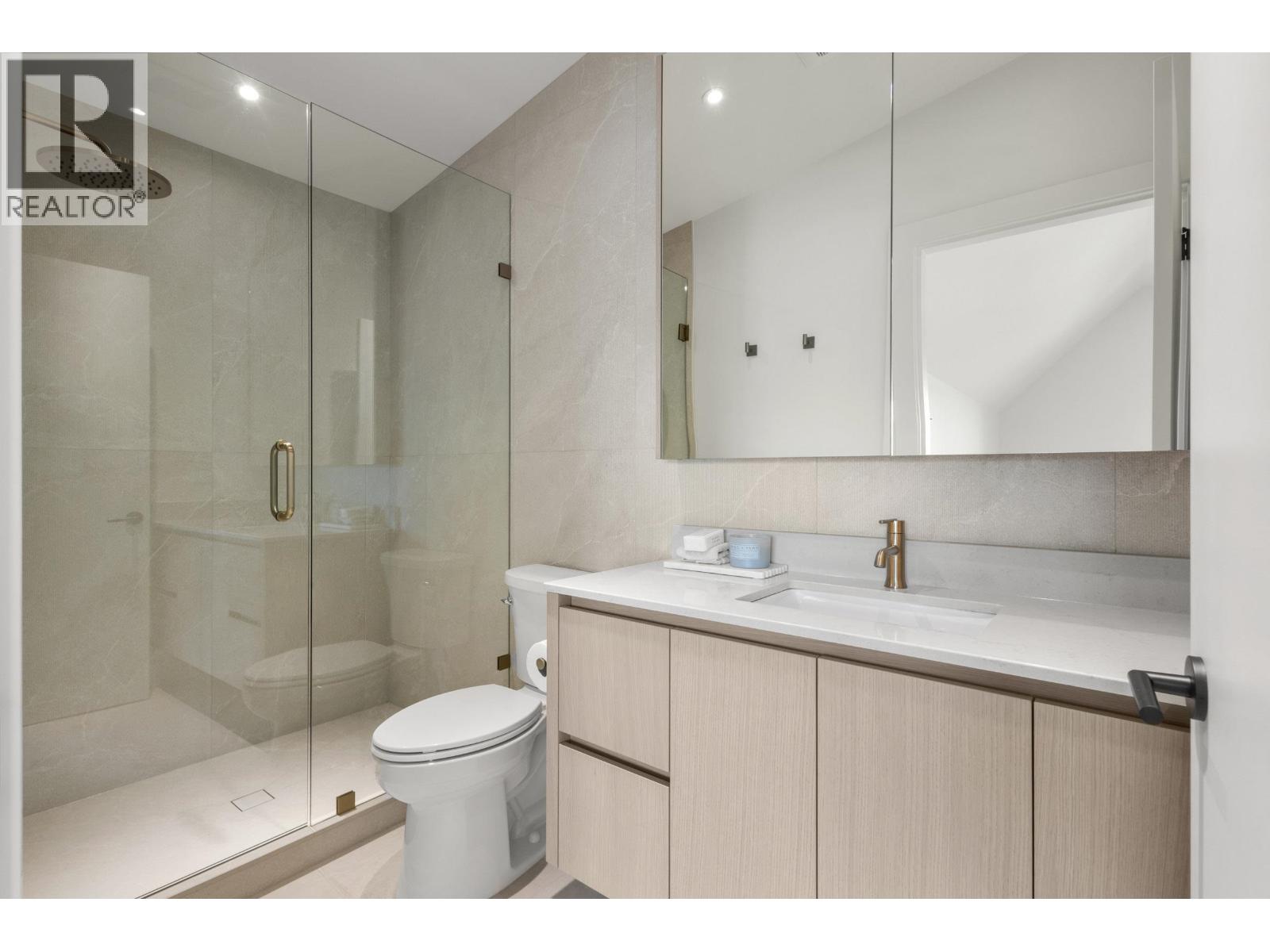 2 2425 Kitchener Street Property Photo 29