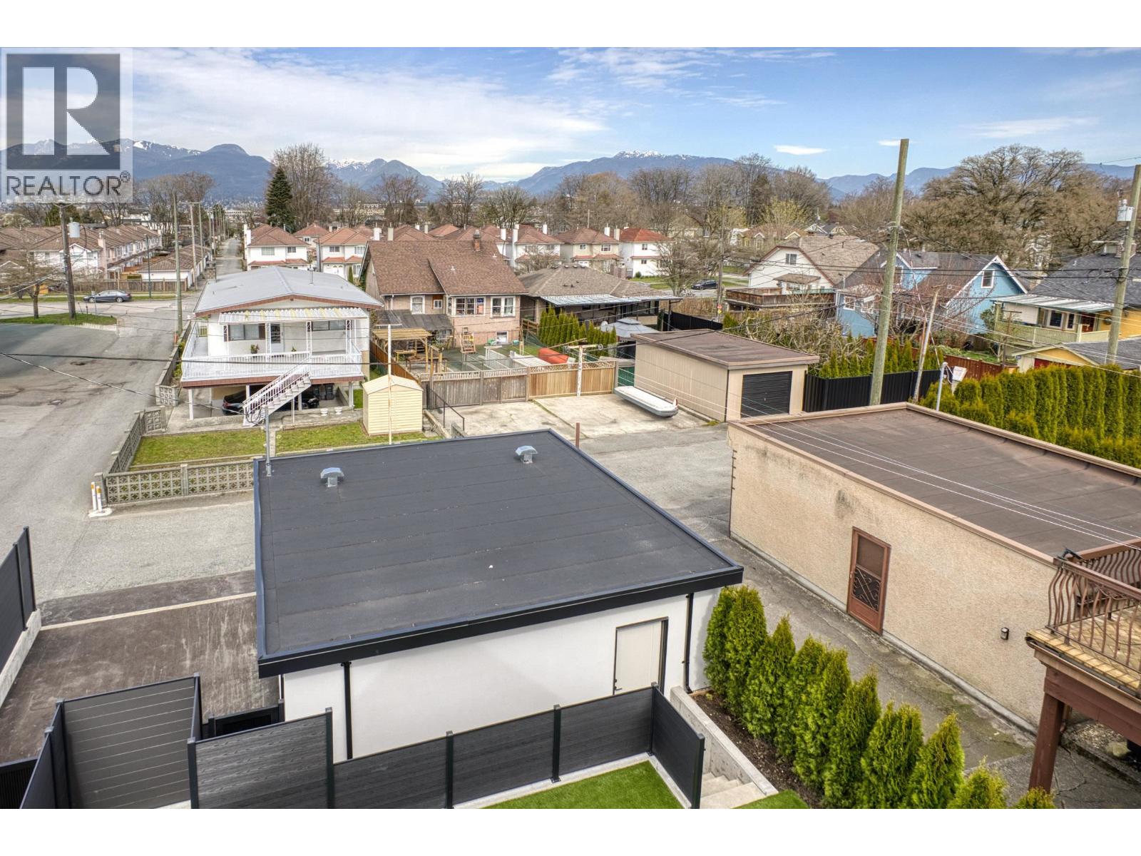 2 2425 Kitchener Street Property Photo 31