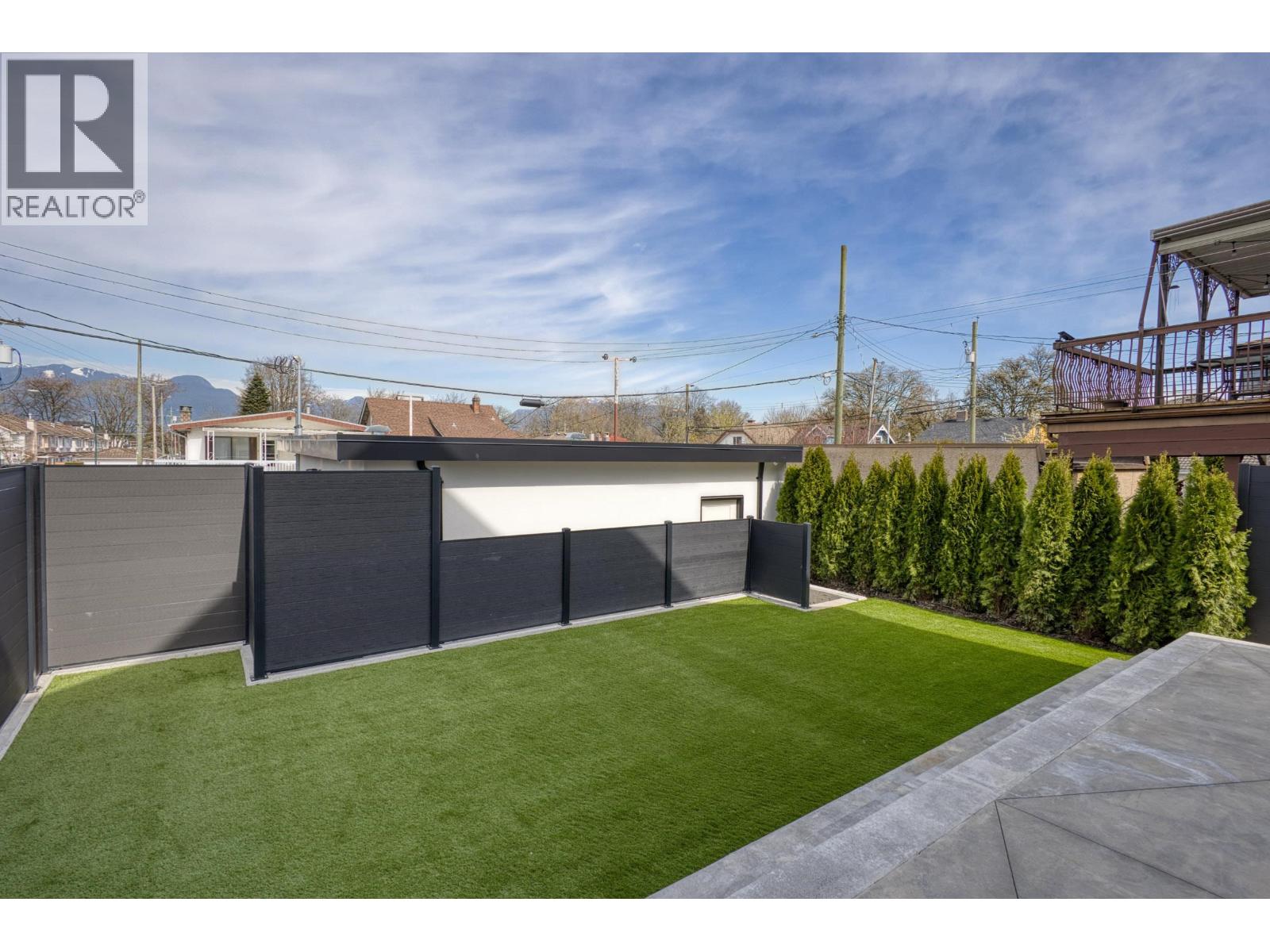 2 2425 Kitchener Street Property Photo 32