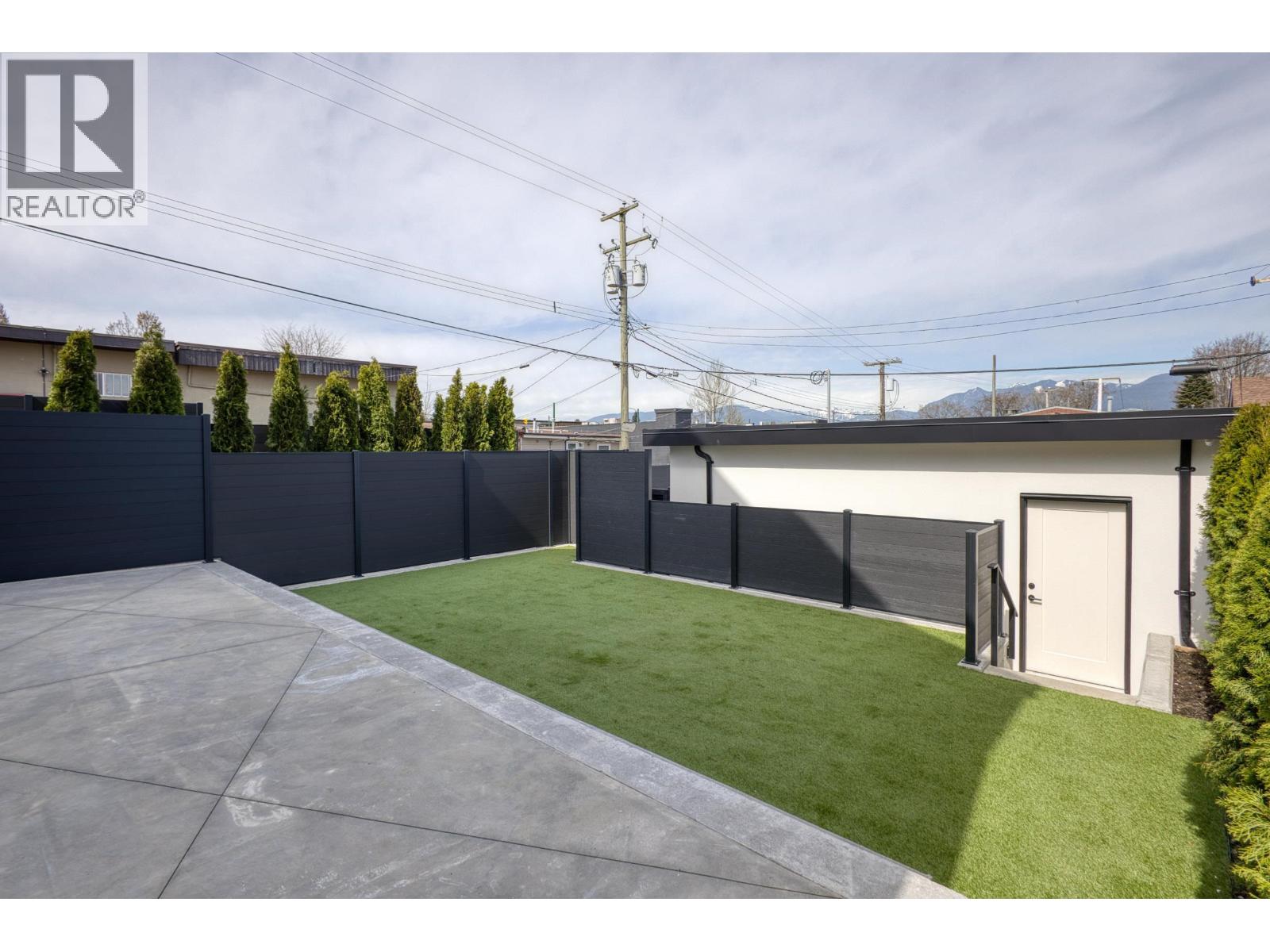 2 2425 Kitchener Street Property Photo 33