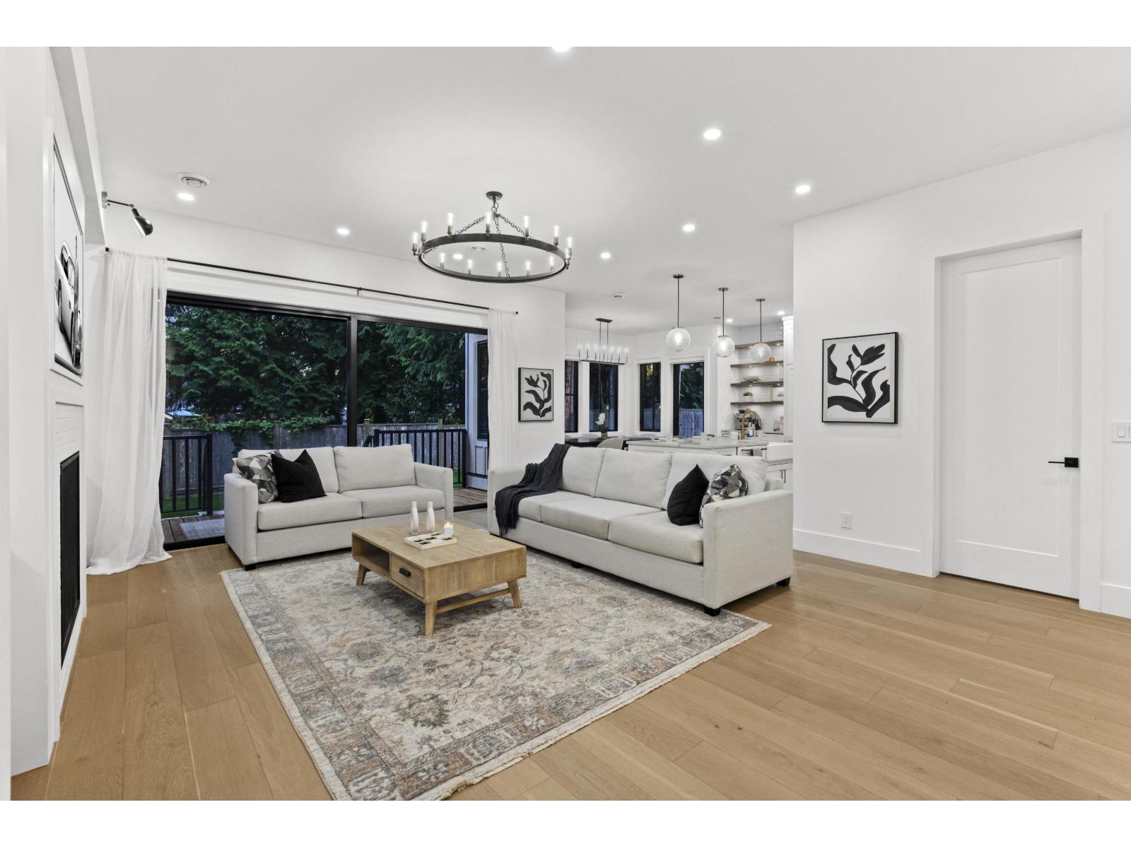 13026 16 Avenue Property Photo 3
