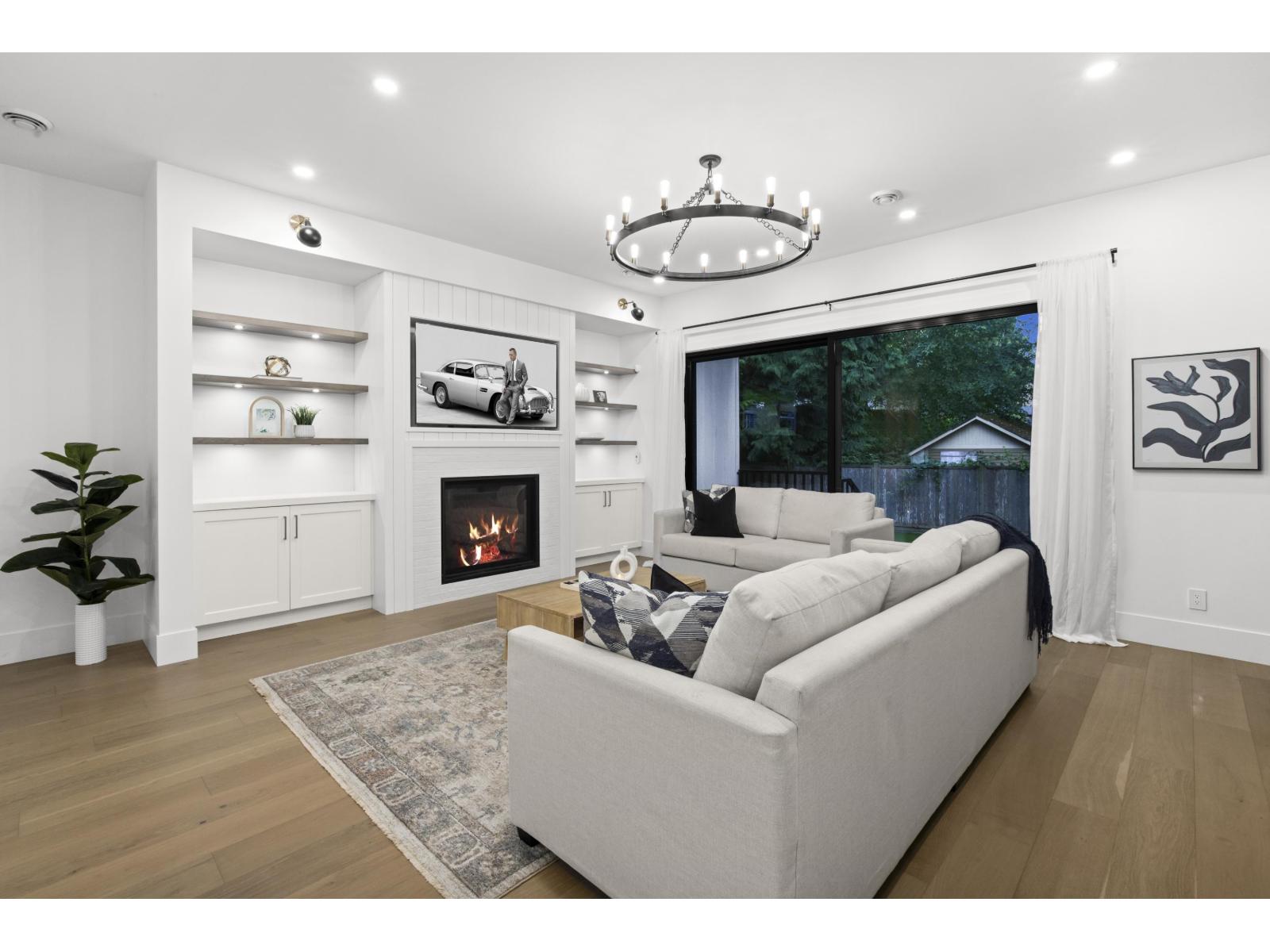 13026 16 Avenue Property Photo 5