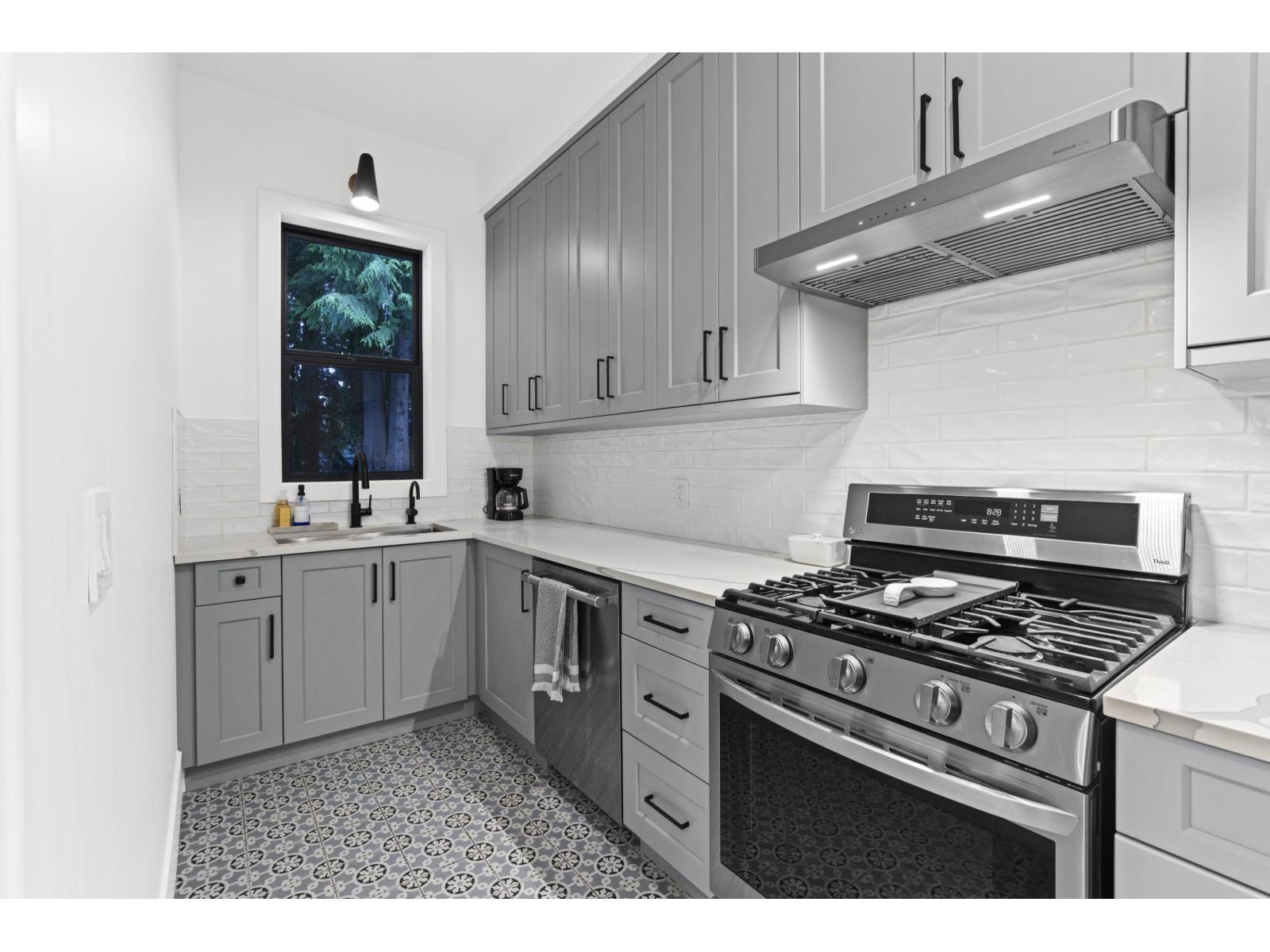 13026 16 Avenue Property Photo 10