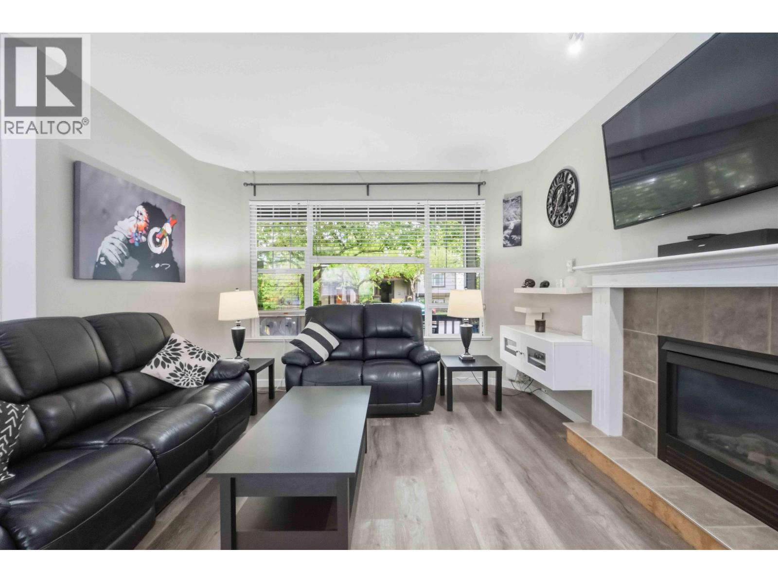 10288 243 Street Property Photo 2