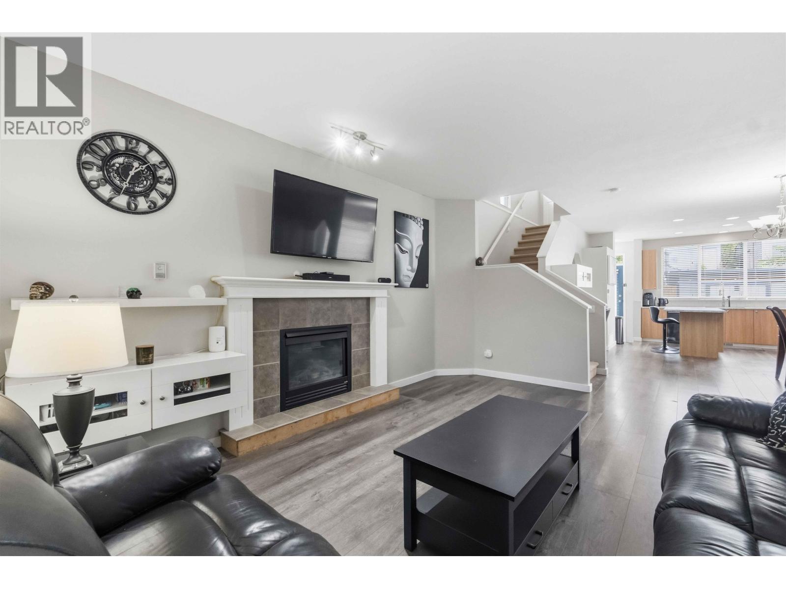10288 243 Street Property Photo 3