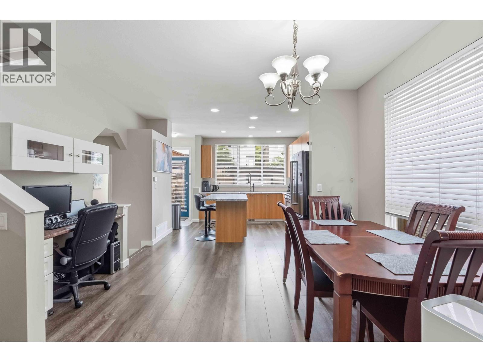 10288 243 Street Property Photo 4