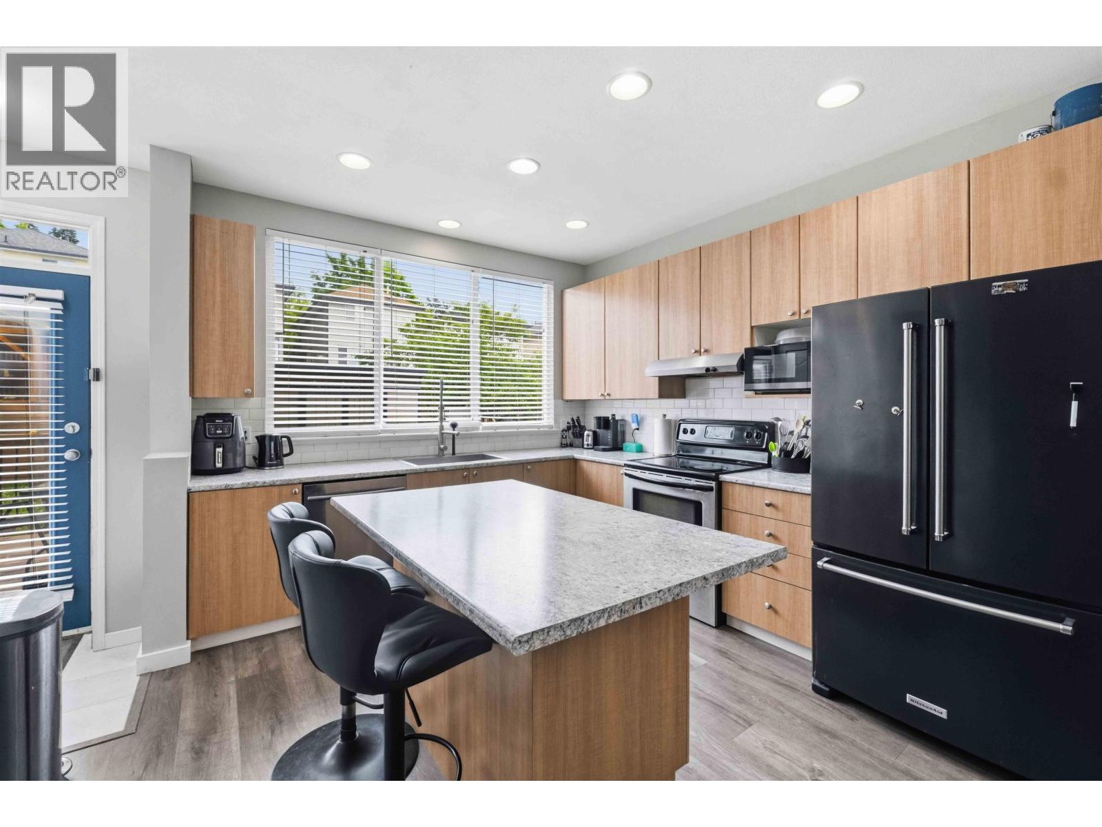 10288 243 Street Property Photo 7
