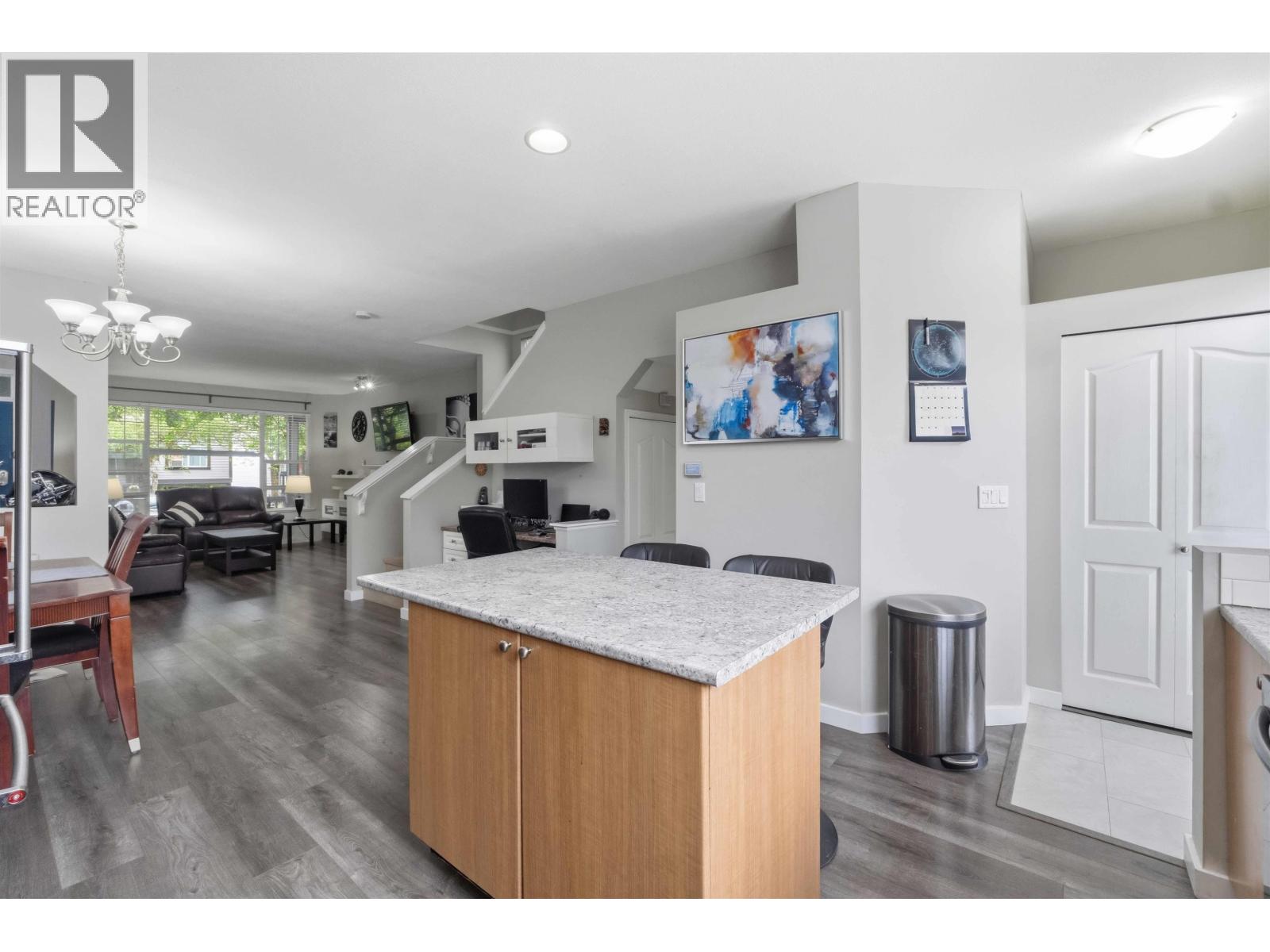 10288 243 Street Property Photo 9
