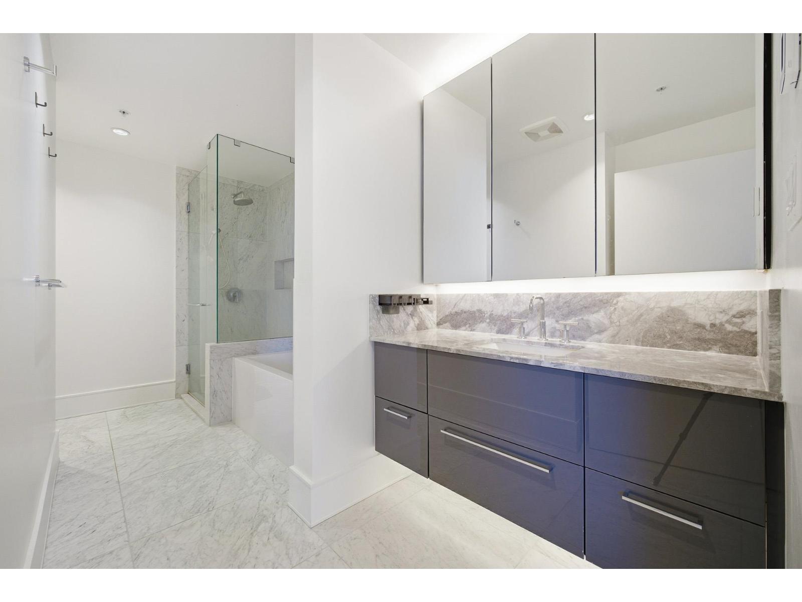 602 1500 Martin Street Property Photo 15