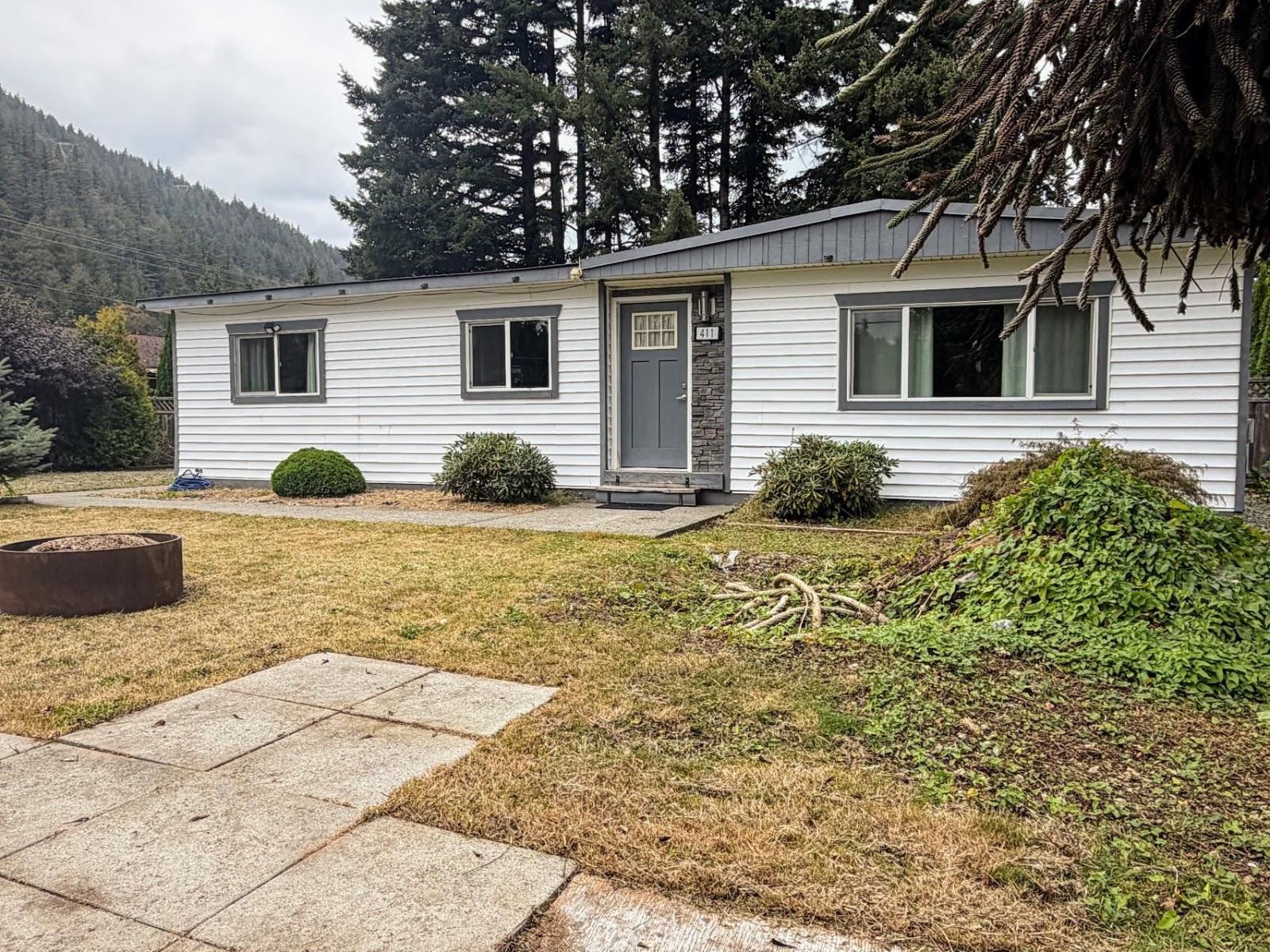 411 EMERALD Avenue Property Photo 1