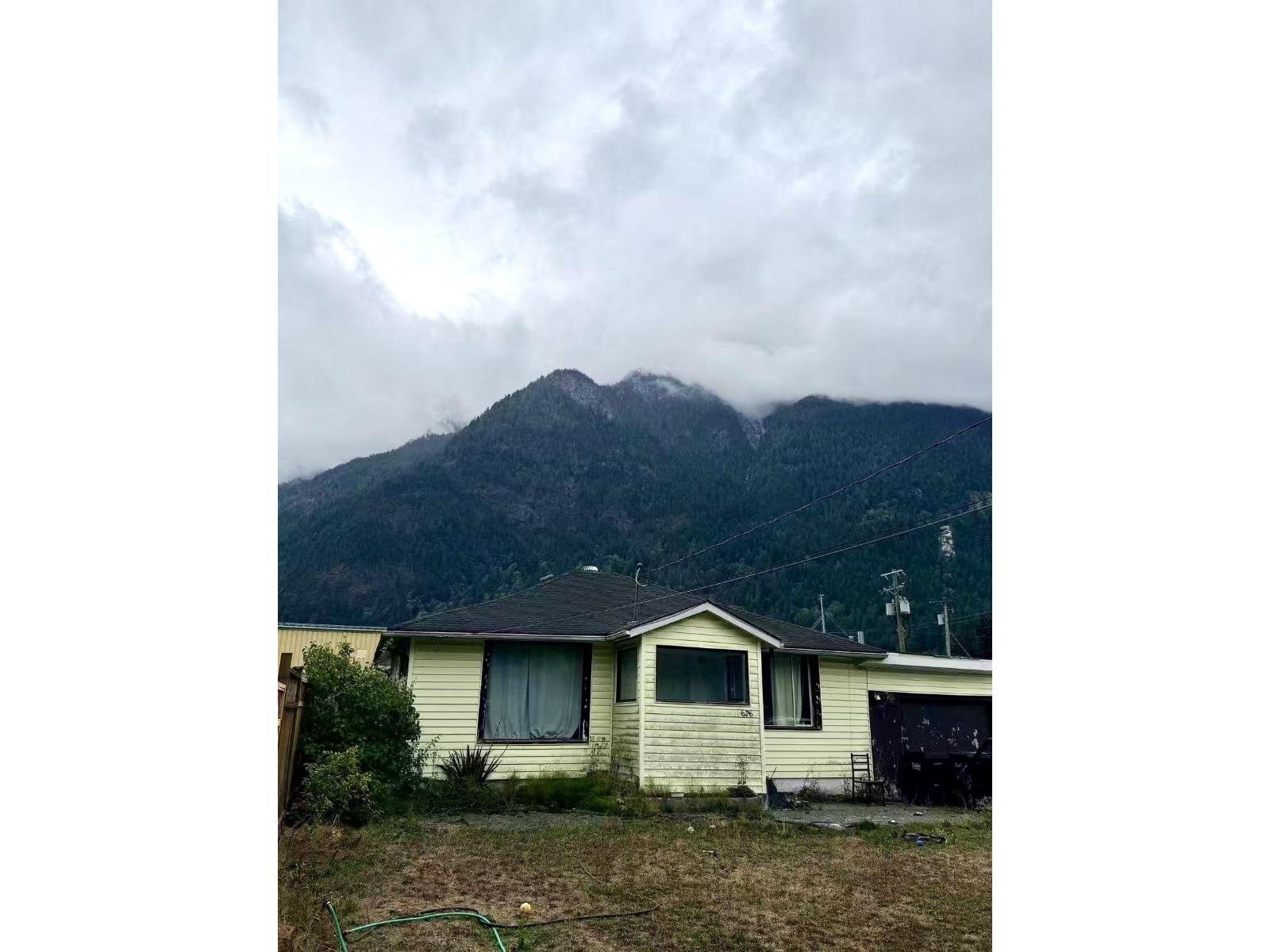 626 HUDSON BAY Street Property Photo 1