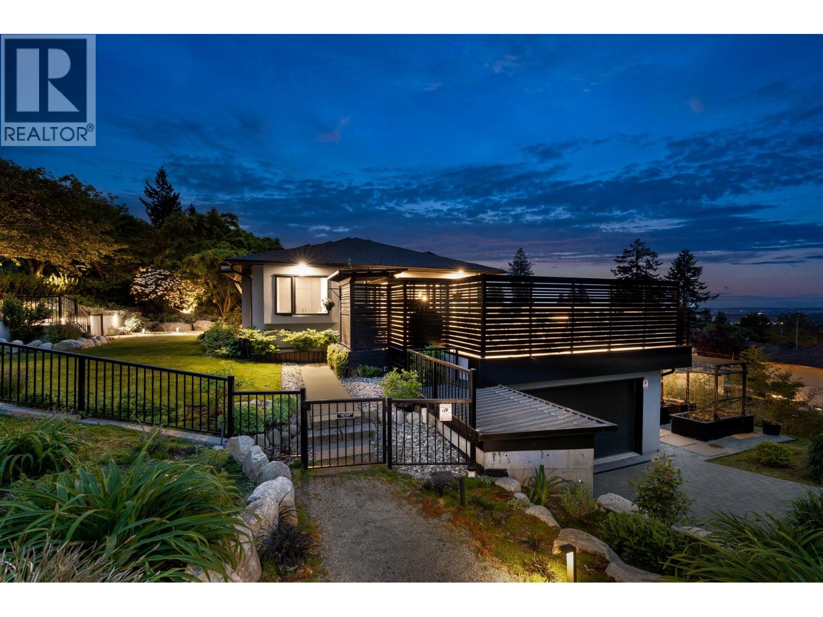 255 Sandringham Crescent Property Photo 1