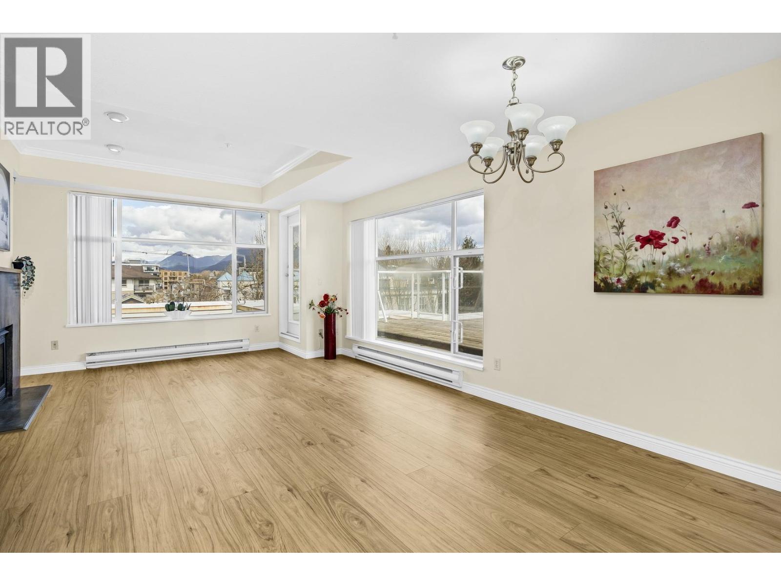 404 2340 Hawthorne Avenue Property Photo 3