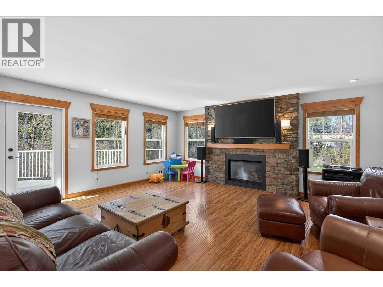 25700 116 Avenue Property Photo 6