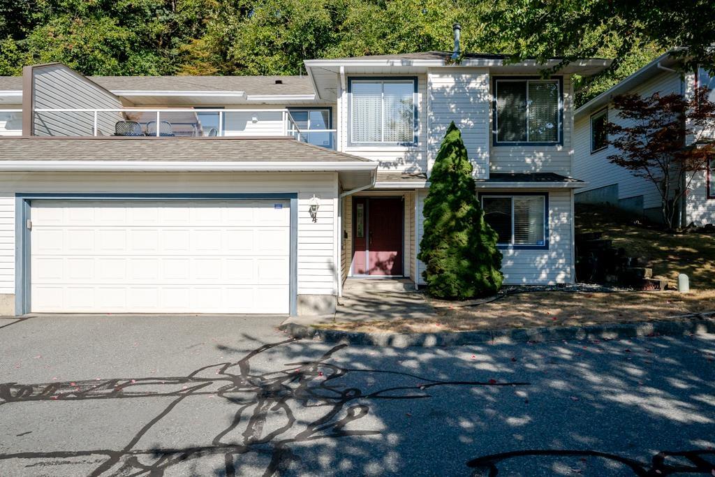 4 3051 CROSSLEY DRIVE Property Photo 1
