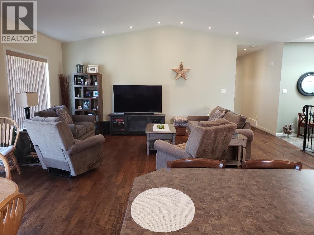 3904 Cory Drive Property Photo 2