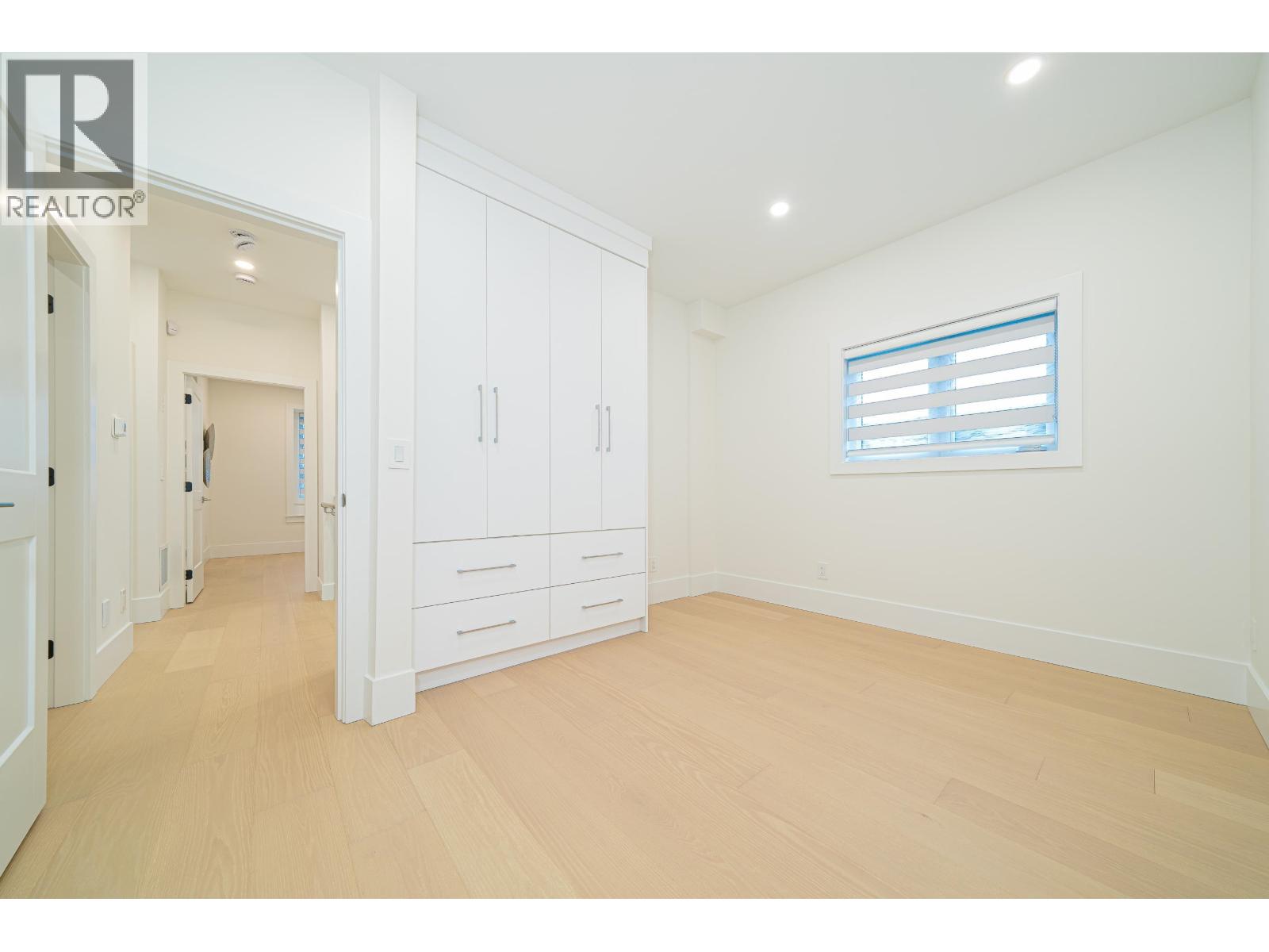 2 4210 Union Street Property Photo 13