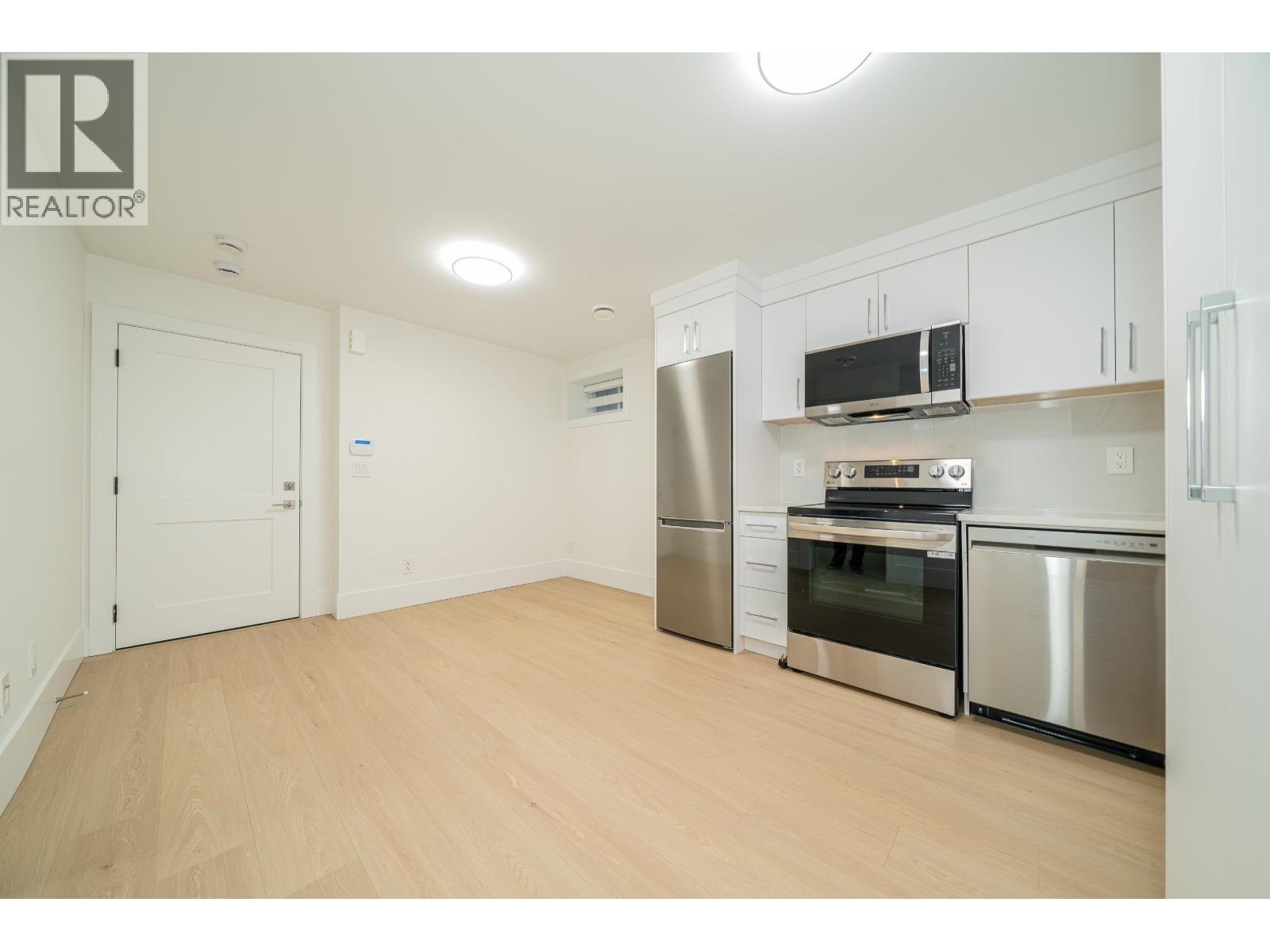2 4210 Union Street Property Photo 16