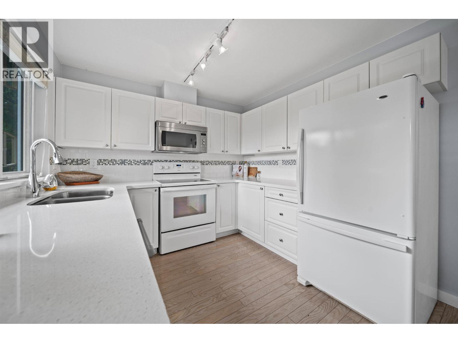 207 5800 Andrews Road Property Photo 15