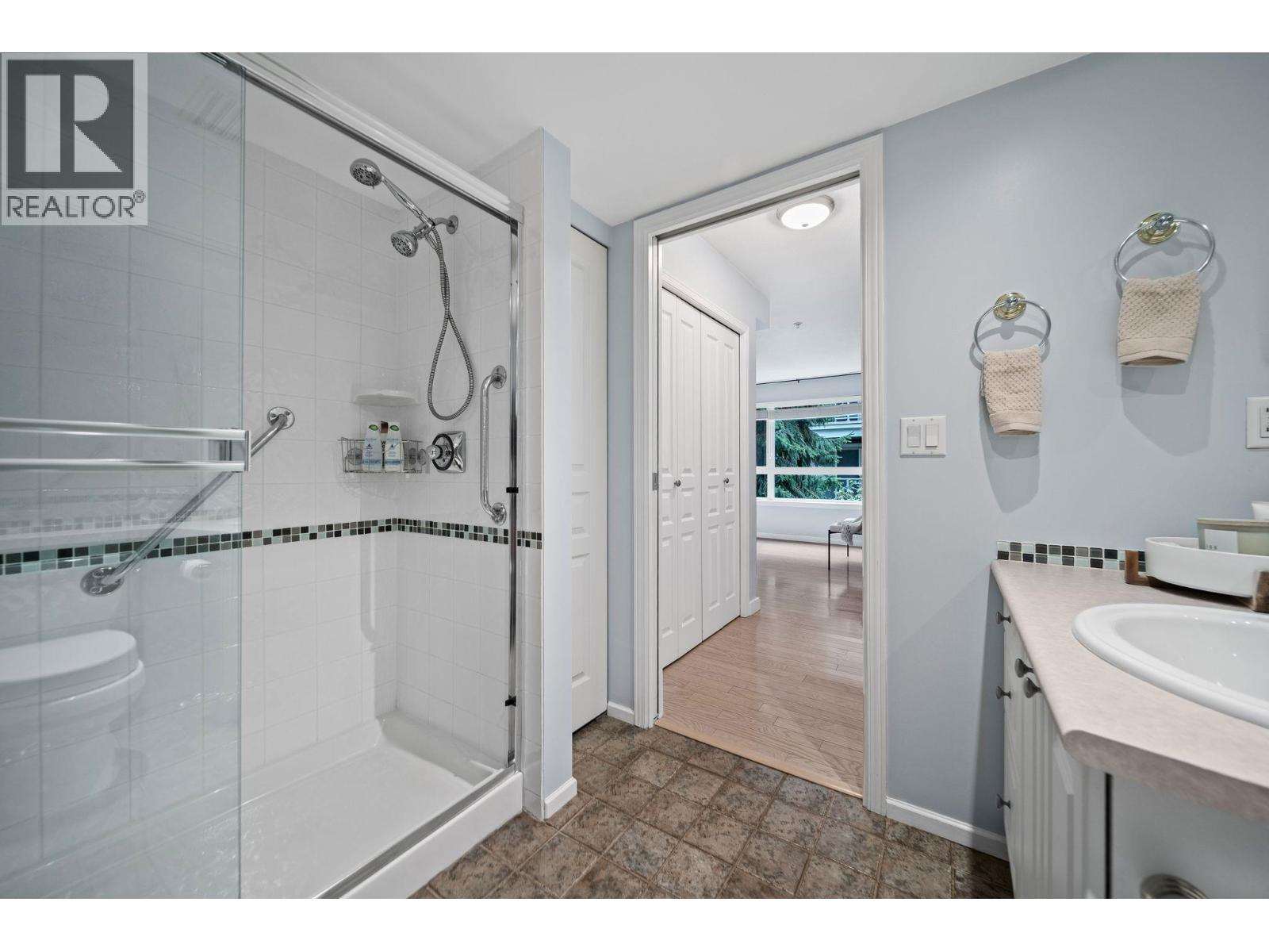 207 5800 Andrews Road Property Photo 22