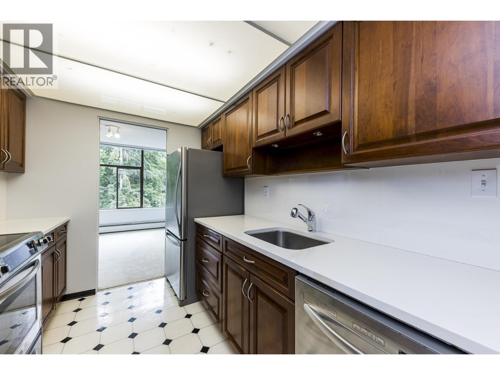 407 4101 Yew Street Property Photo 12