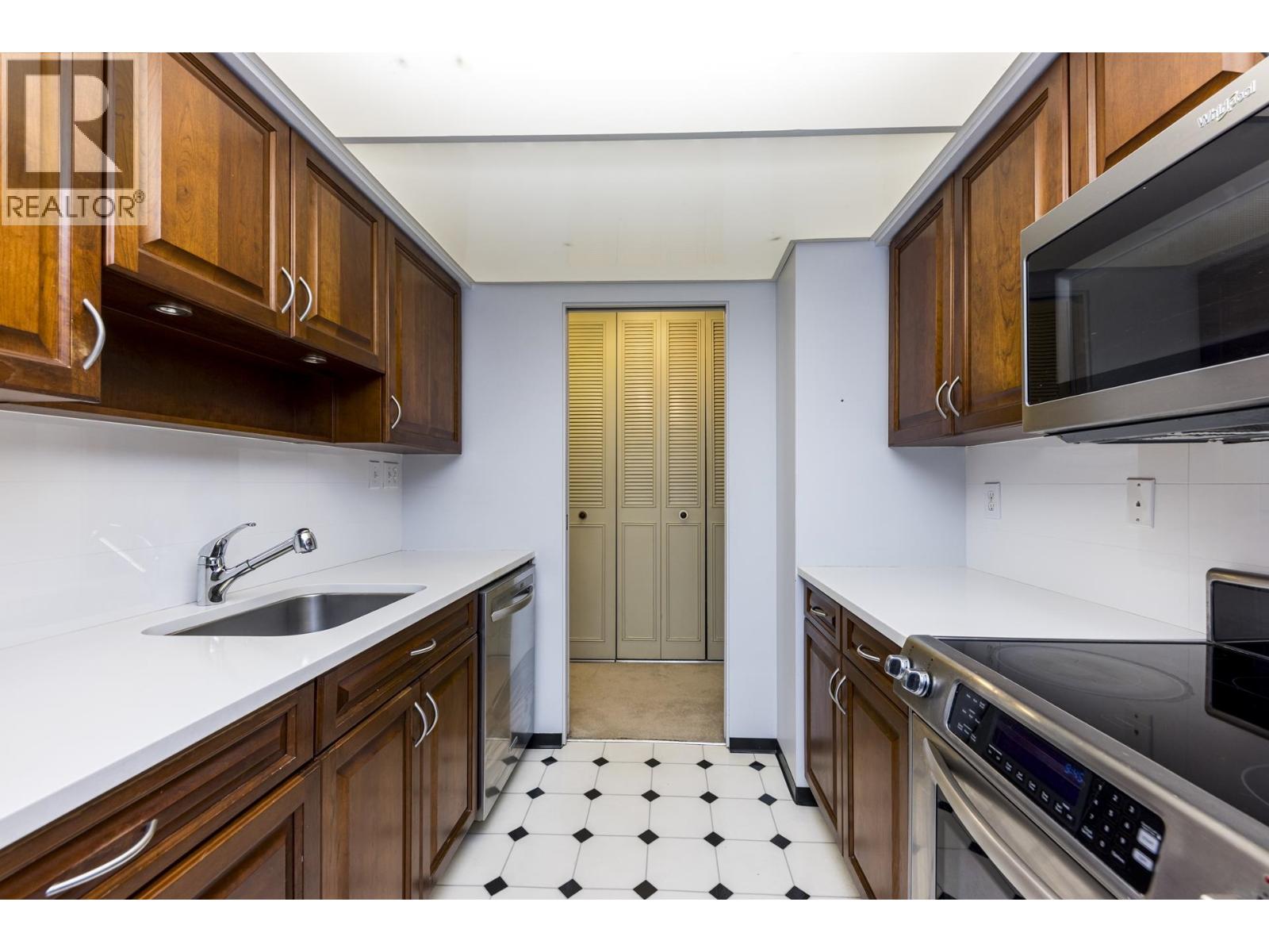 407 4101 Yew Street Property Photo 14