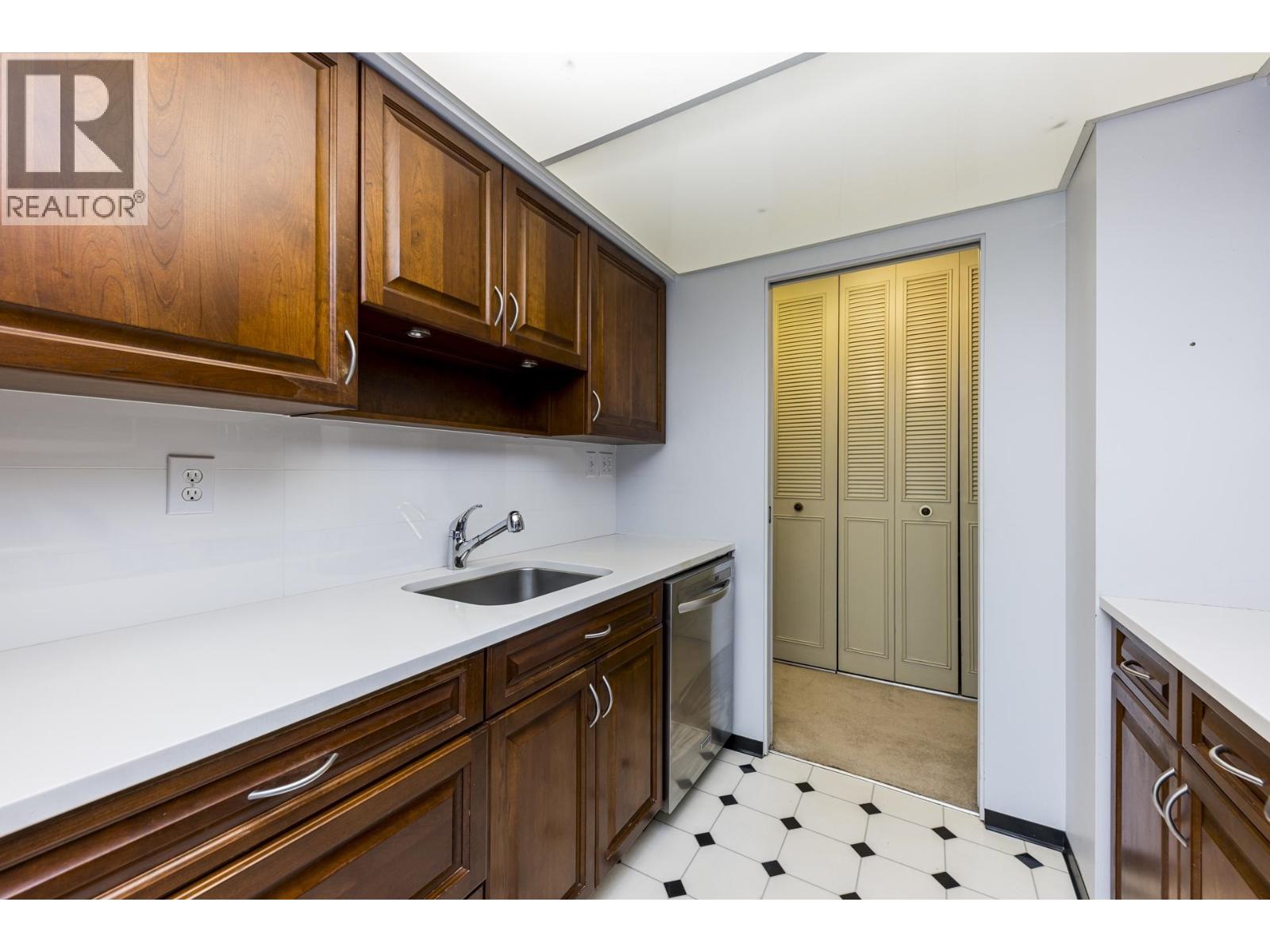407 4101 Yew Street Property Photo 16