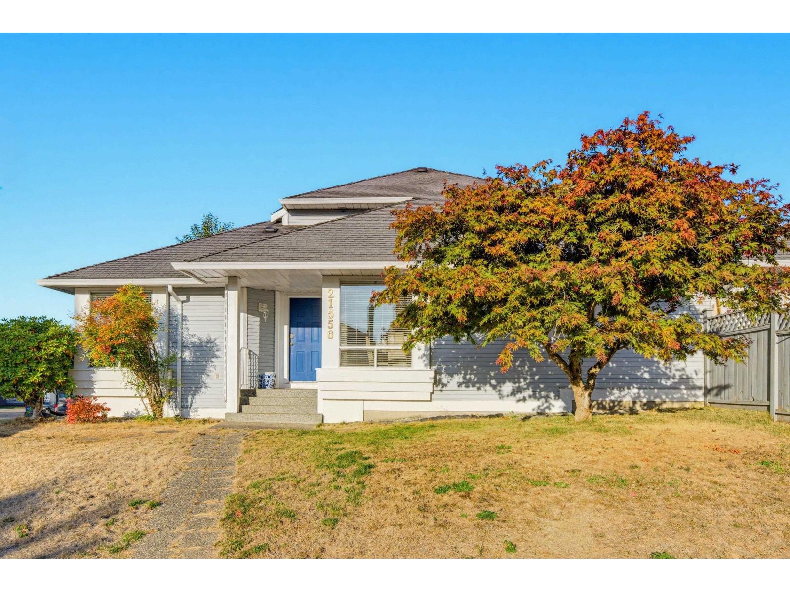 21556 86a Crescent Property Photo 1