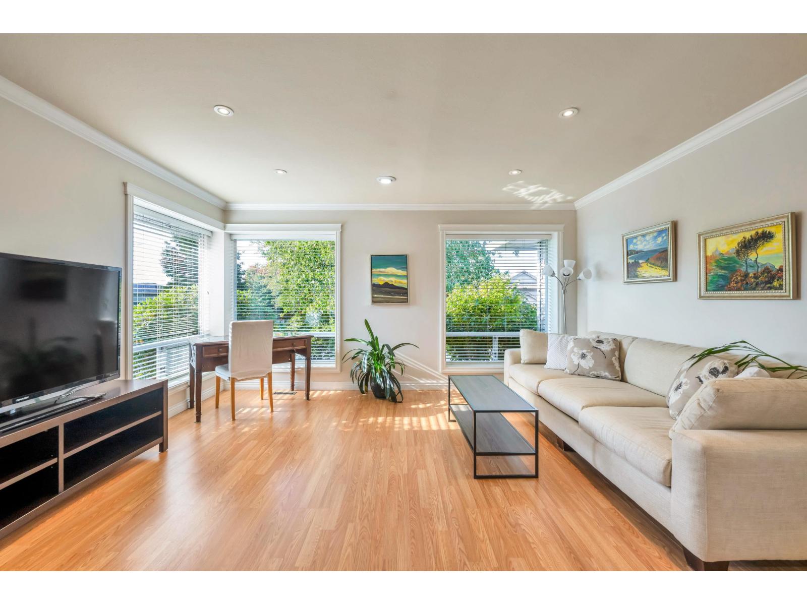 21556 86a Crescent Property Photo 7