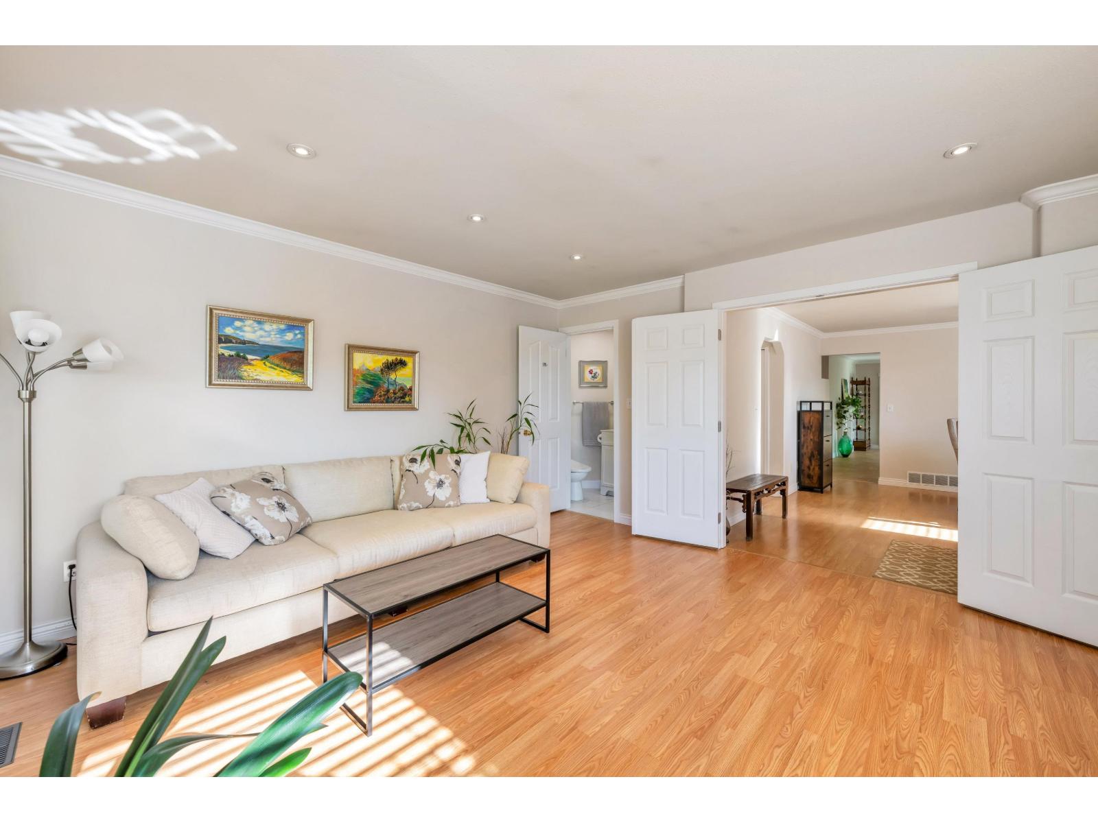 21556 86a Crescent Property Photo 10
