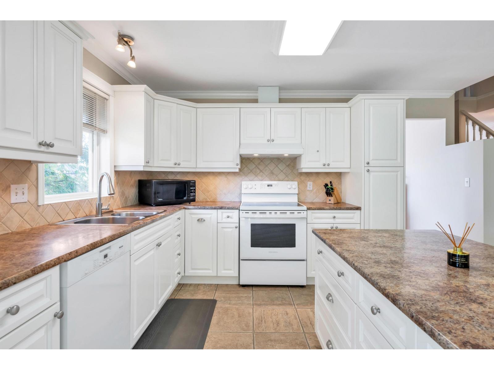 21556 86a Crescent Property Photo 20