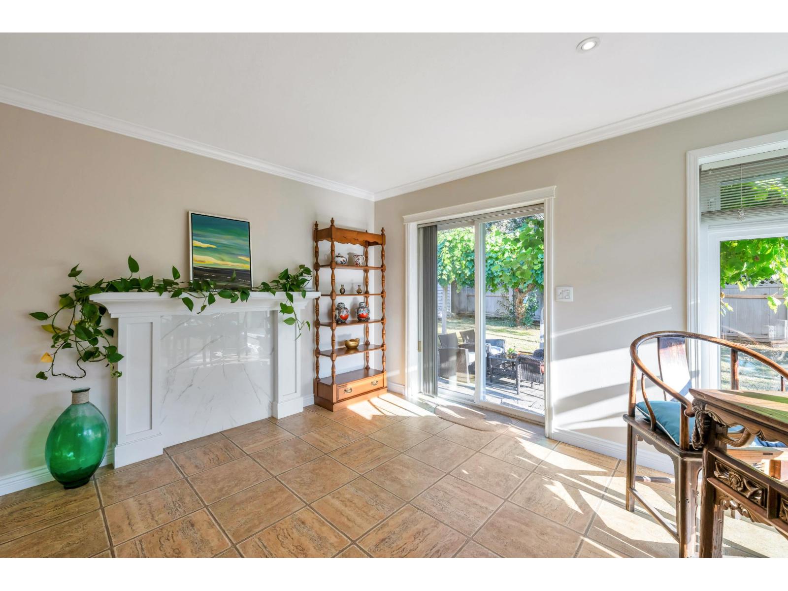 21556 86a Crescent Property Photo 23