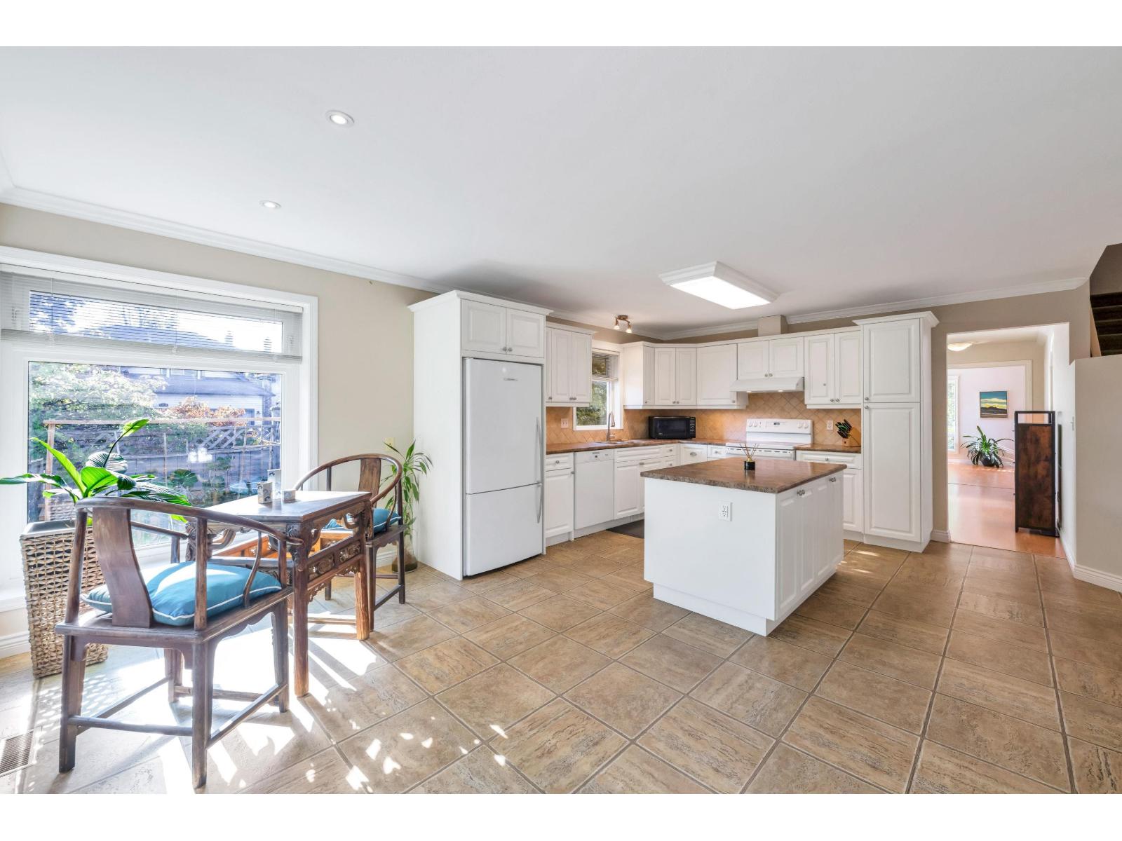 21556 86a Crescent Property Photo 24