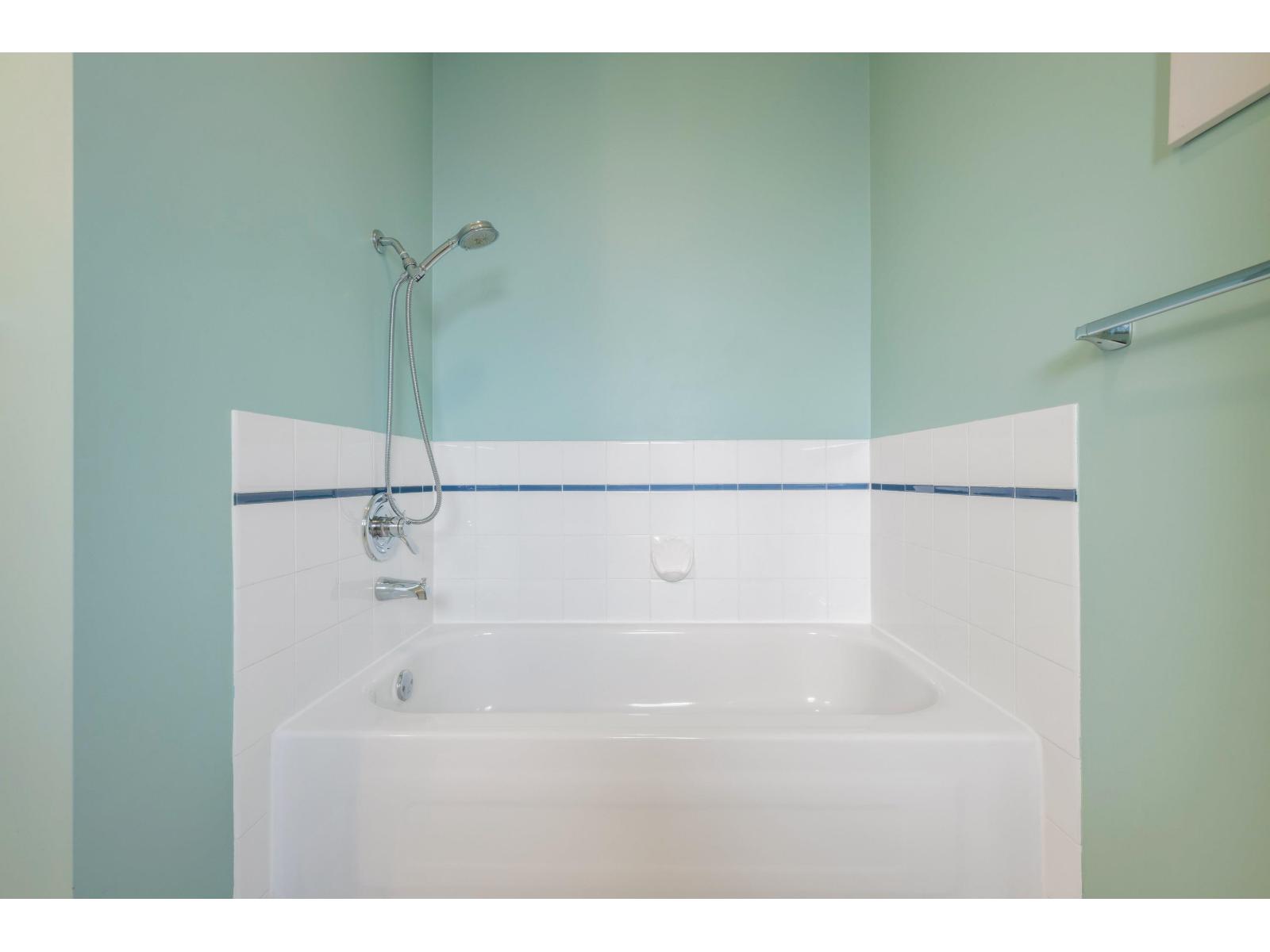 21556 86a Crescent Property Photo 28