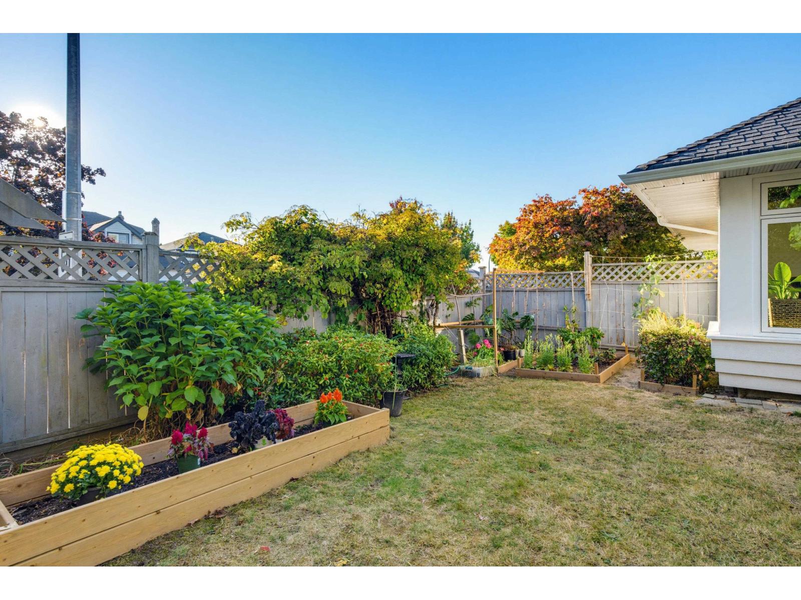 21556 86a Crescent Property Photo 37