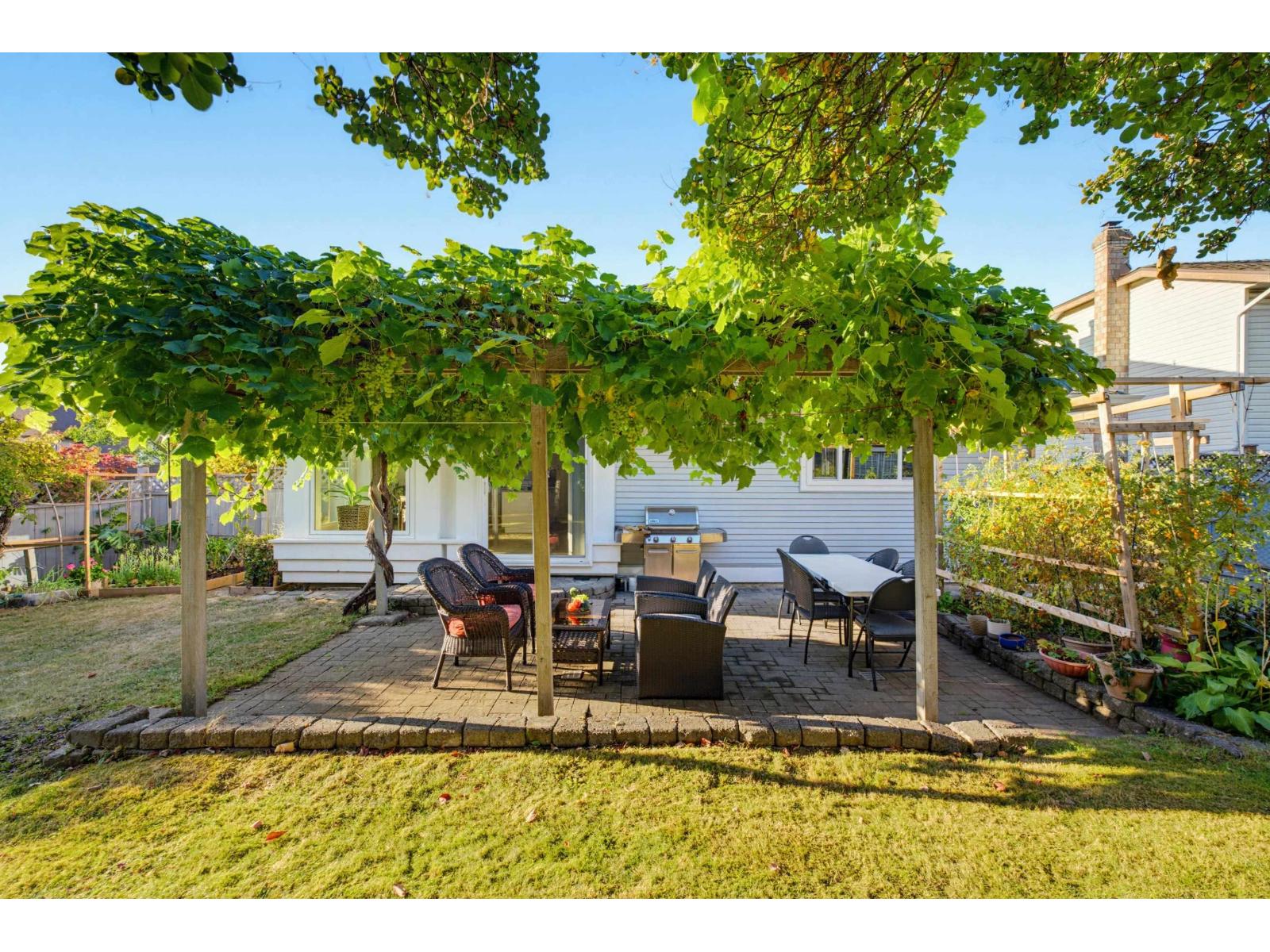 21556 86a Crescent Property Photo 39