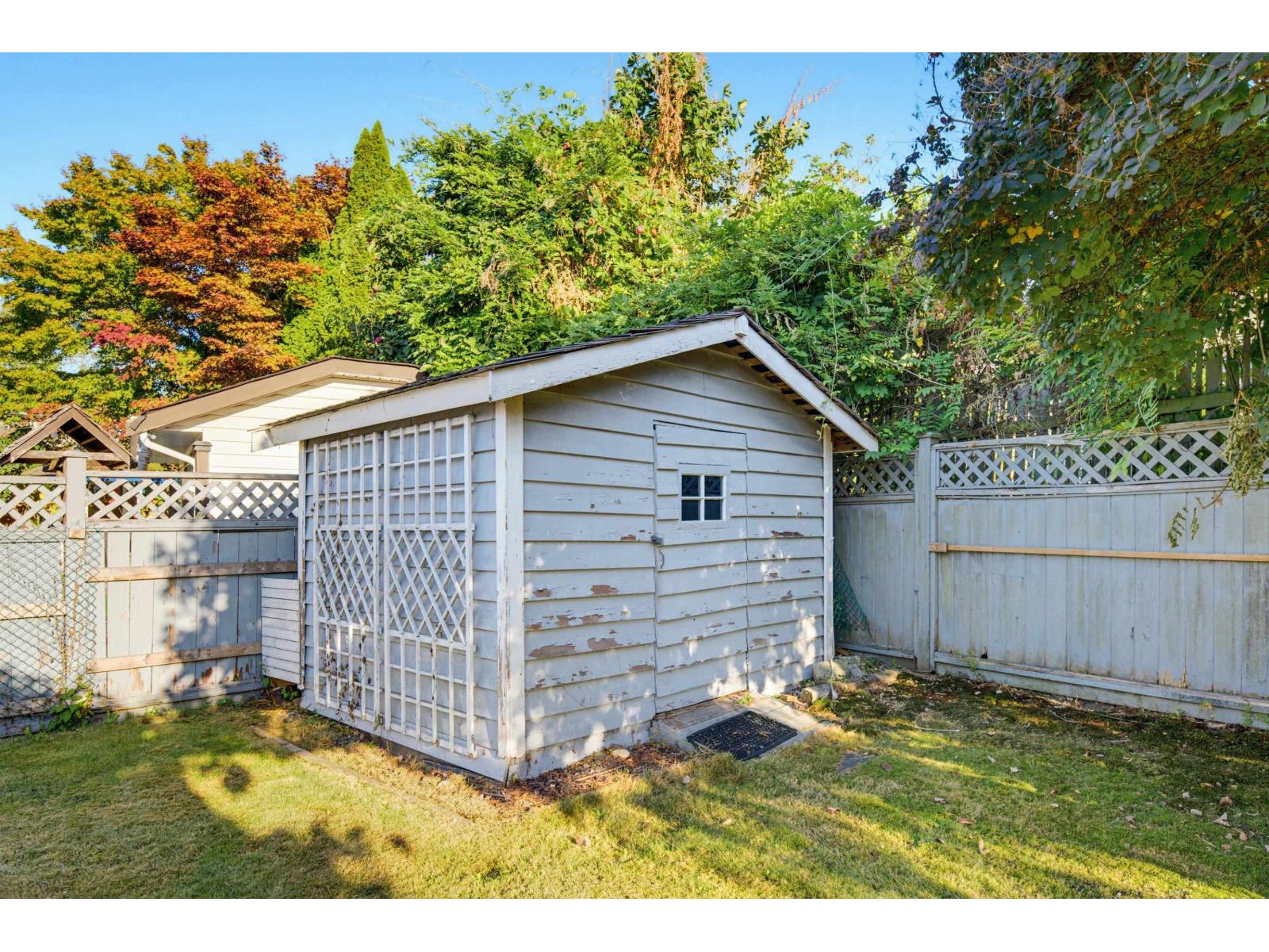21556 86a Crescent Property Photo 40