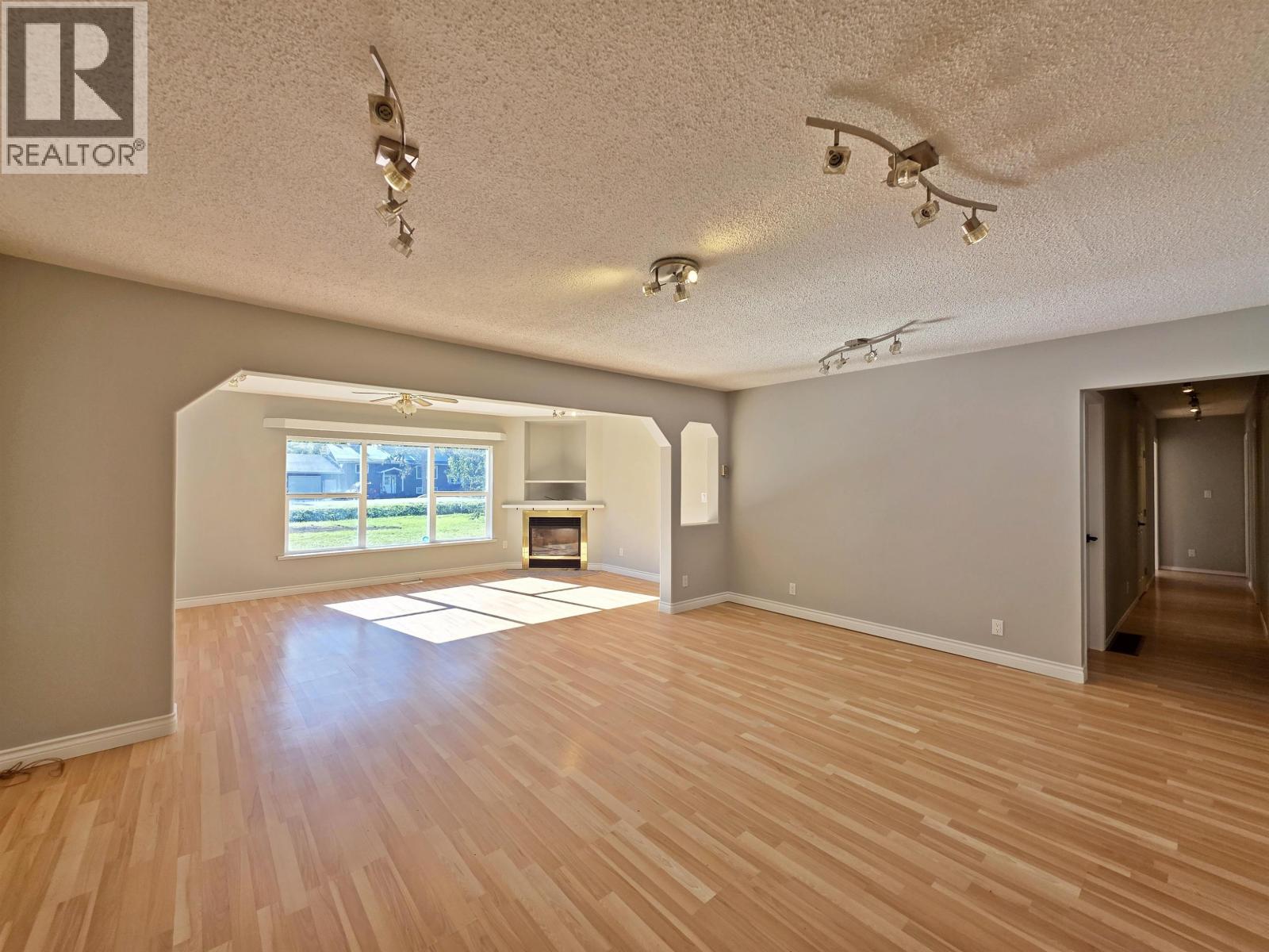 1042 Maple Drive Property Photo 7
