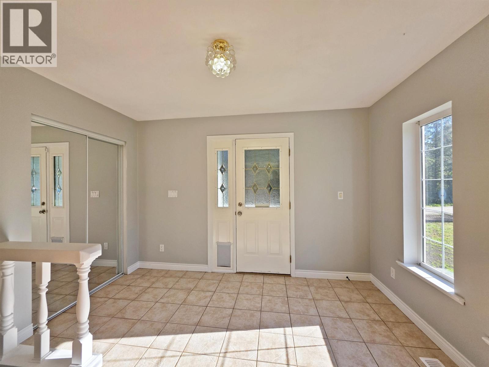 1042 Maple Drive Property Photo 10