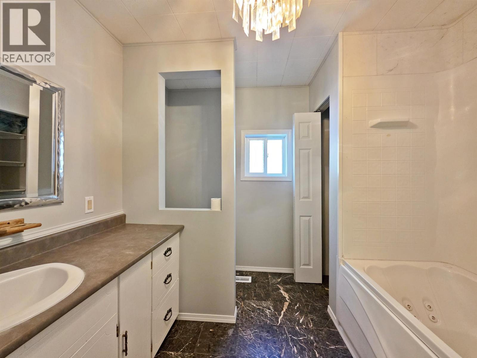 1042 Maple Drive Property Photo 11