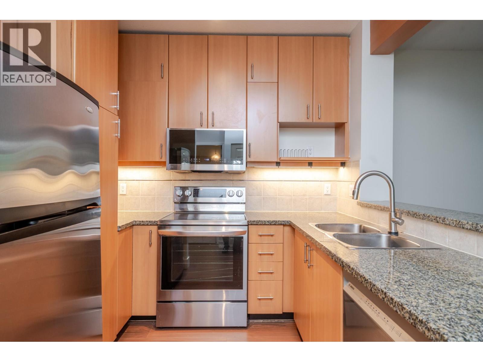 204 580 RAVEN WOODS DRIVE Property Photo 1