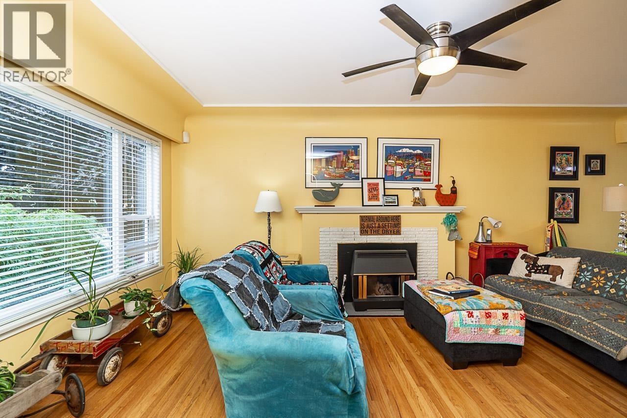 11740 Carshill Street Property Photo 4
