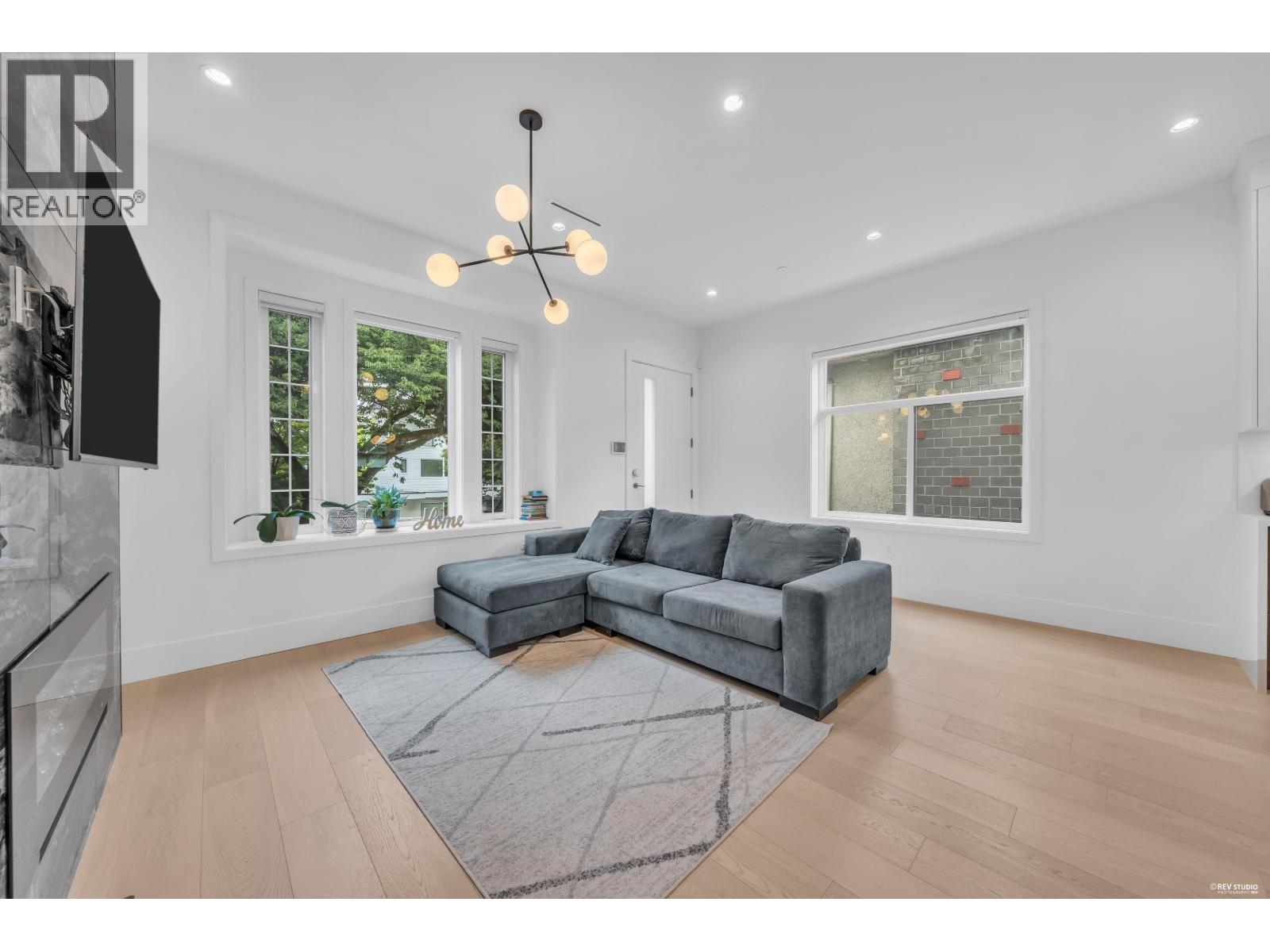 3180 Graveley Street Property Photo 6