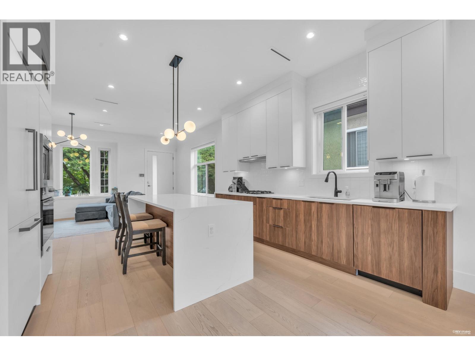 3180 Graveley Street Property Photo 10