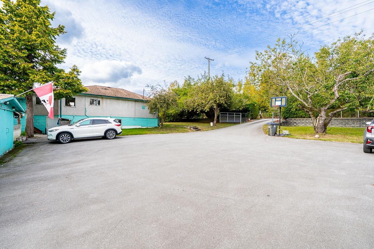 17328 96 Avenue Property Photo 2